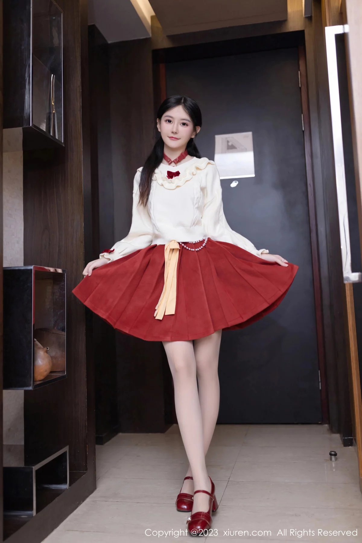 秀人集.com_[XiuRen秀人网]No.7890_模特幼幼红色裙子露性感红色情趣饰品秀火辣身材极致诱惑写真80P