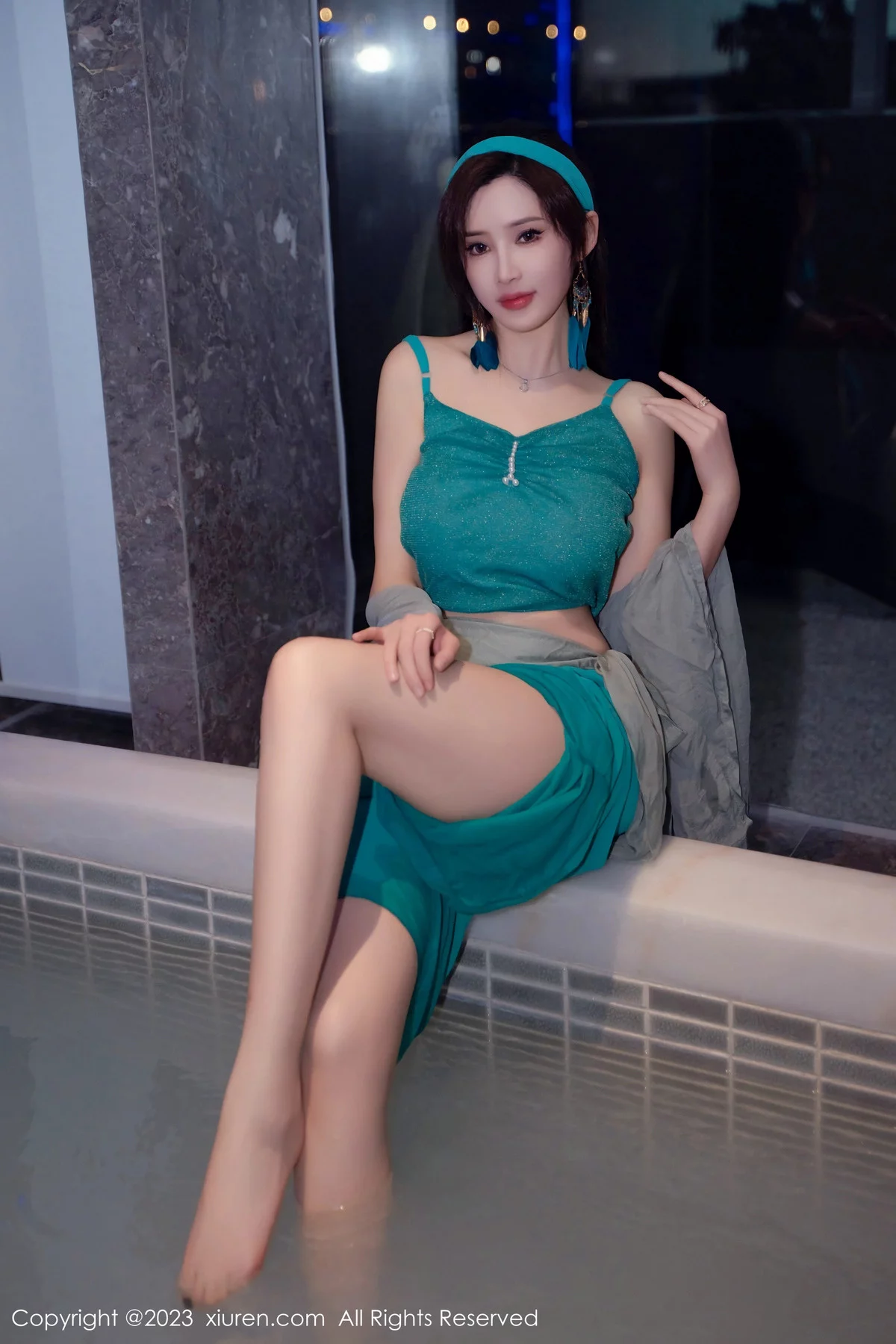 秀人集.com_[XiuRen秀人网]No.7886_女神Carol周妍希温泉主题性感墨绿服饰秀丰满身材迷人诱惑写真58P