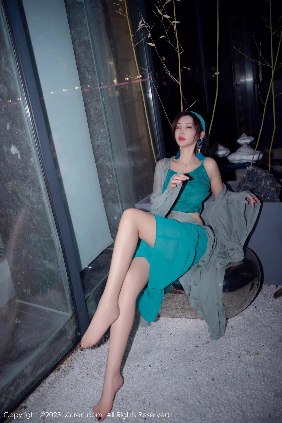 秀人集.com_[XiuRen秀人网]No.7886_女神Carol周妍希温泉主题性感墨绿服饰秀丰满身材迷人诱惑写真58P