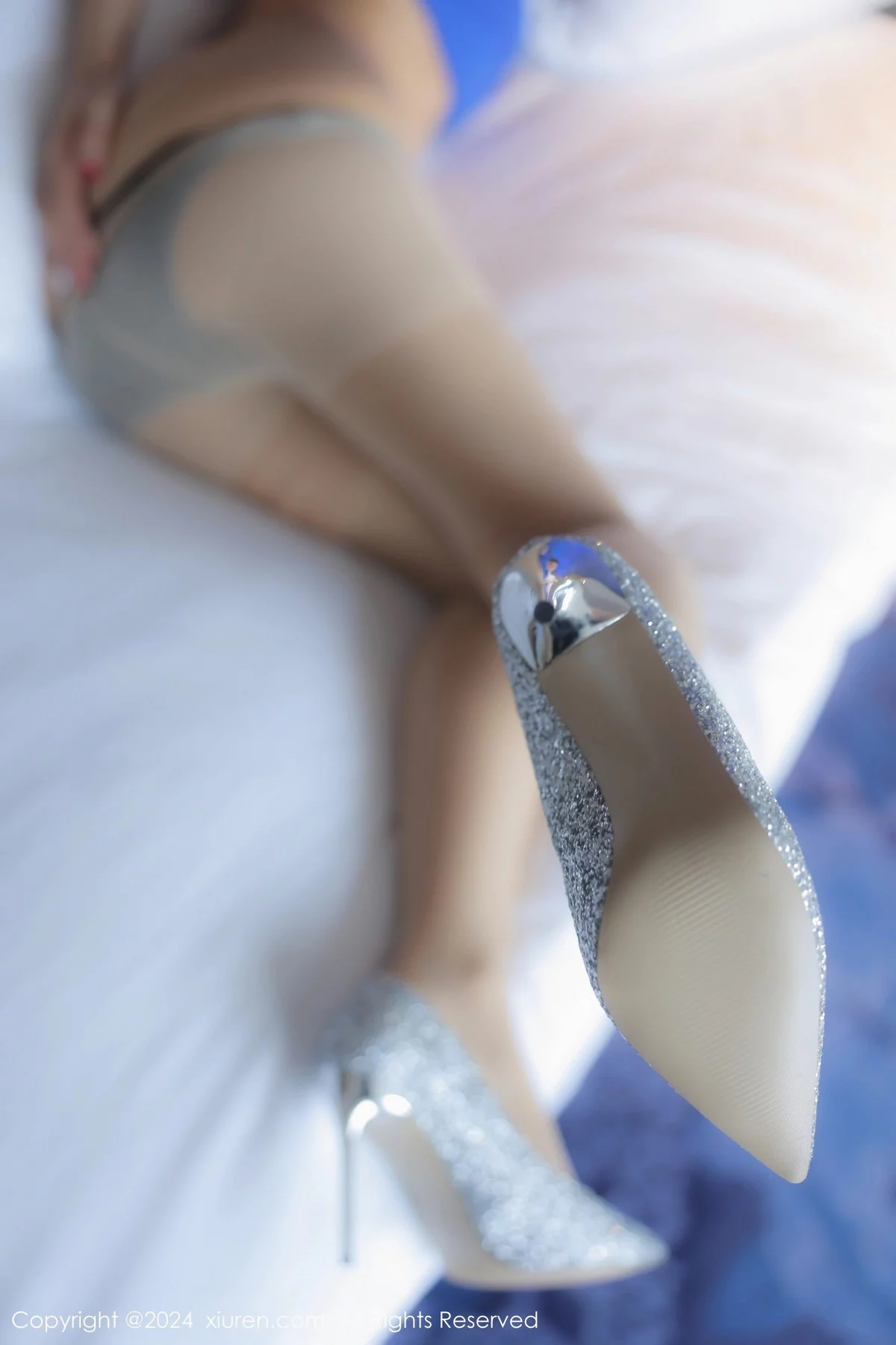 秀人集.com_[XiuRen秀人网]No.7900_模特艺艺yiyi性感蓝色连衣短裙配超薄肉丝秀雪嫩肌肤诱惑写真60P