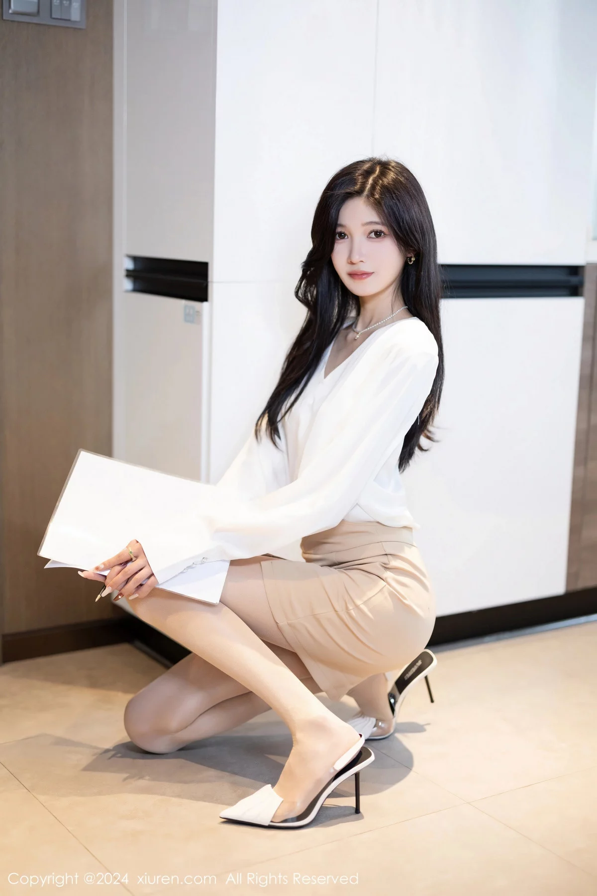 秀人集.com_[XiuRen秀人网]No.7906_模特程程程白上衣配杏色短裙露性感白色内衣秀苗条身材迷人写真82P