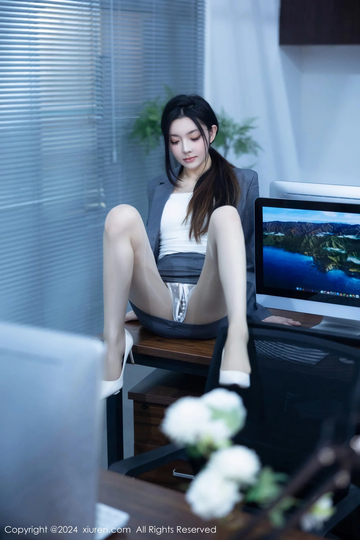 秀人集.com_[XiuRen秀人网]No.7923_模特合集公司场景豆瓣酱性感OL装扮配超薄黑丝完美诱惑写真104P