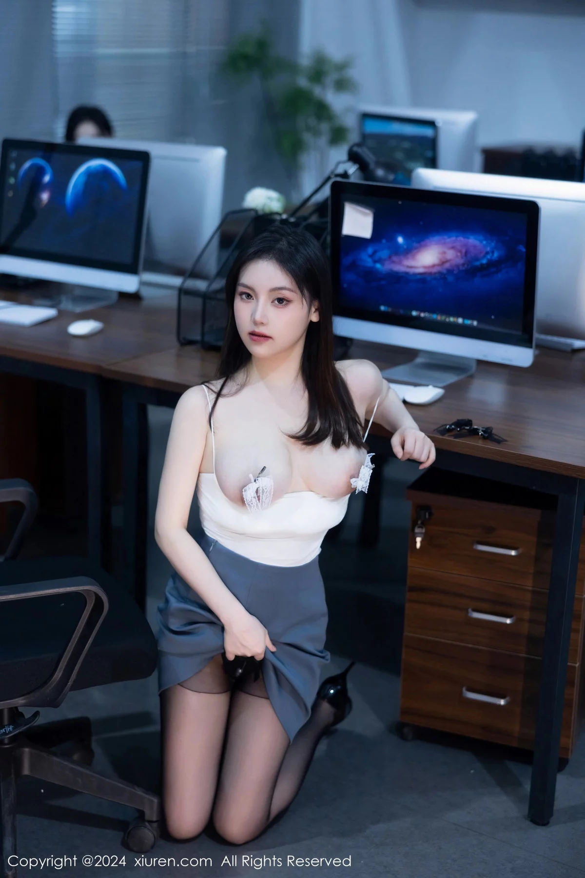 秀人集.com_[XiuRen秀人网]No.7923_模特合集公司场景豆瓣酱性感OL装扮配超薄黑丝完美诱惑写真104P