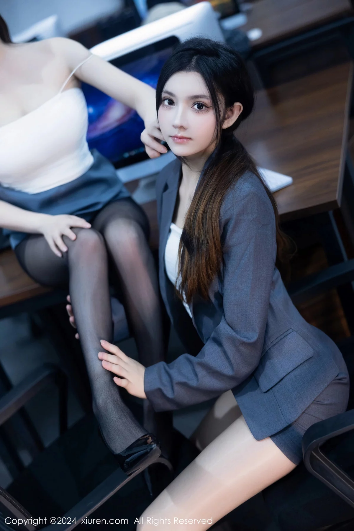 秀人集.com_[XiuRen秀人网]No.7923_模特合集公司场景豆瓣酱性感OL装扮配超薄黑丝完美诱惑写真104P