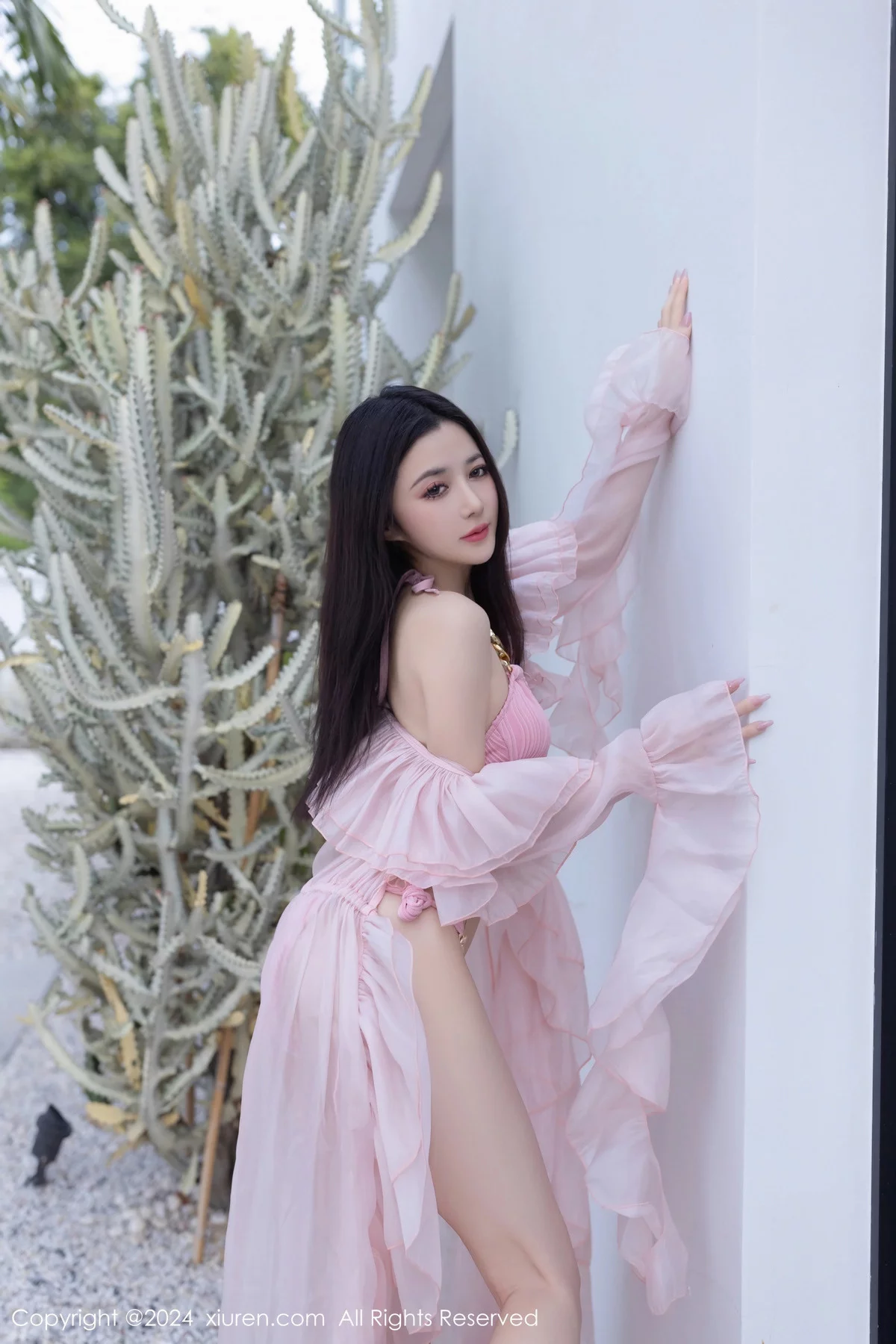 秀人集.com_[XiuRen秀人网]No.7920_模特鱼子酱Fish泳池边性感粉色比基尼服饰秀曼妙身姿诱惑写真81P