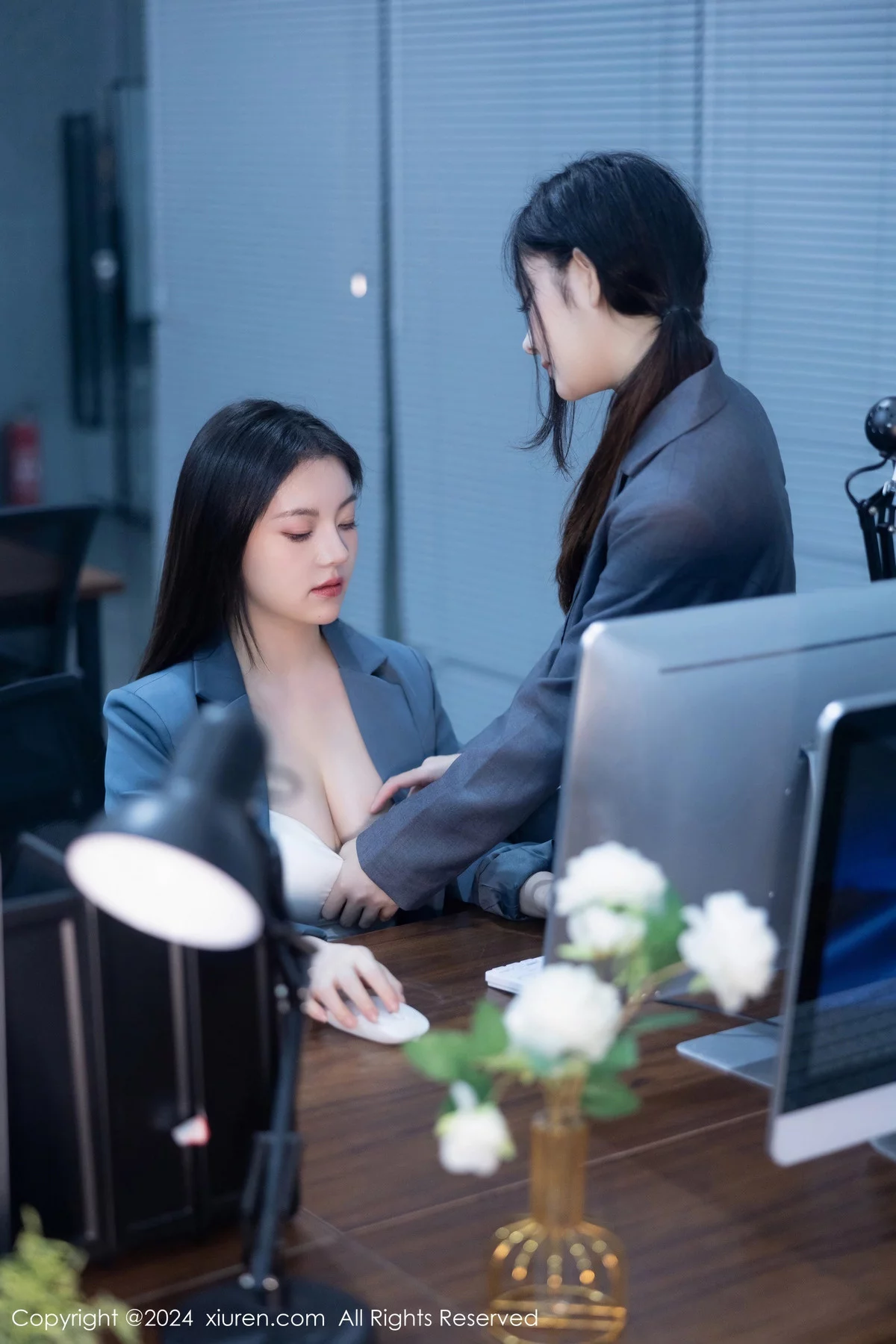 秀人集.com_[XiuRen秀人网]No.7923_模特合集公司场景豆瓣酱性感OL装扮配超薄黑丝完美诱惑写真104P