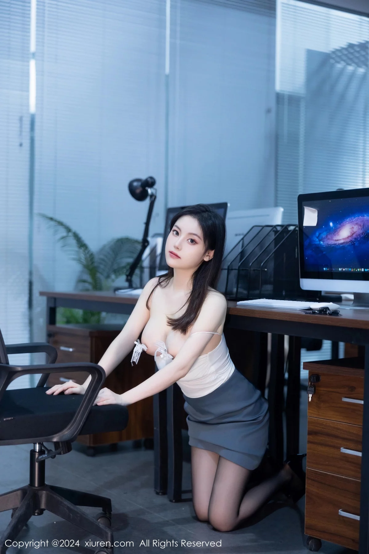 秀人集.com_[XiuRen秀人网]No.7923_模特合集公司场景豆瓣酱性感OL装扮配超薄黑丝完美诱惑写真104P