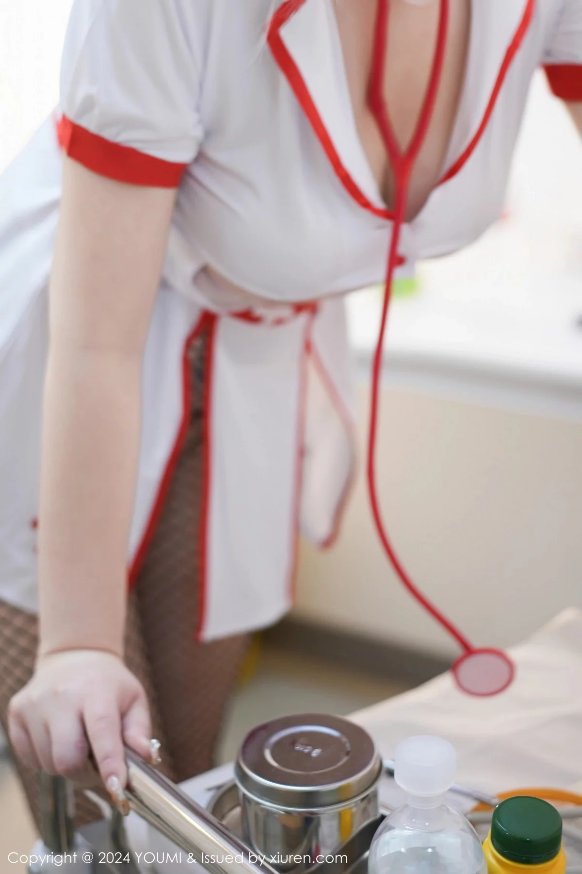 秀人集.com_[YouMi尤蜜荟]Vol.1021_女神妲己_Toxic性感白色情趣护士服配黑网格袜秀翘臀诱惑写真78P