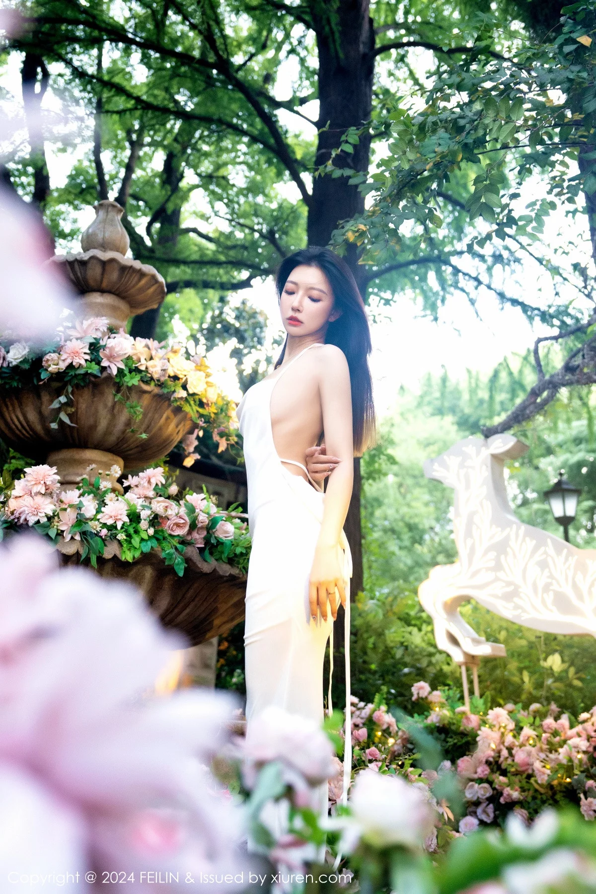 秀人集.com_[FeiLin嗲囡囡]VOL.472_女神冯木木LRIS白色连衣长裙+性感灰色内衣秀曼妙身姿迷人写真70P