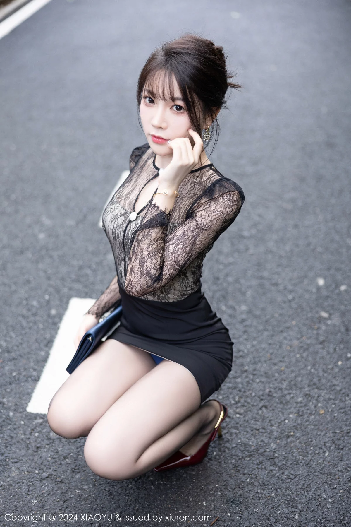 秀人集.com_[XiaoYu画语界]Vol.1181_女神徐莉芝Booty黑色轻透连衣裙露蓝色内衣秀曼妙身姿诱惑写真84P