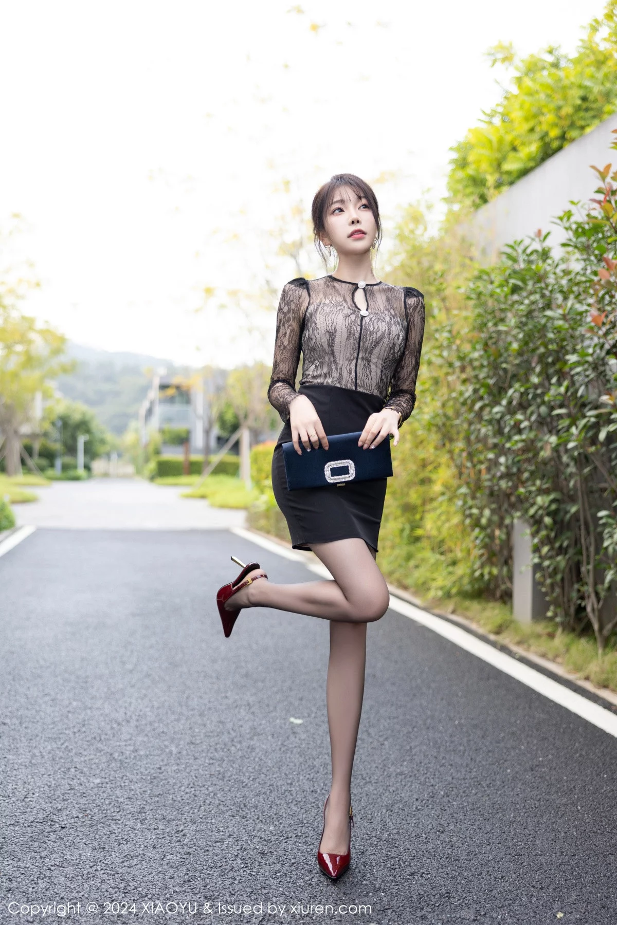 秀人集.com_[XiaoYu画语界]Vol.1181_女神徐莉芝Booty黑色轻透连衣裙露蓝色内衣秀曼妙身姿诱惑写真84P