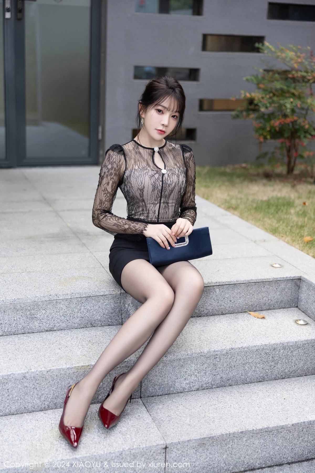 秀人集.com_[XiaoYu画语界]Vol.1181_女神徐莉芝Booty黑色轻透连衣裙露蓝色内衣秀曼妙身姿诱惑写真84P