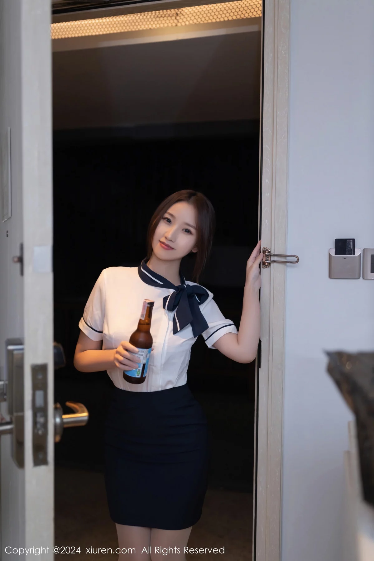 秀人集.com_[XiuRen秀人网]No.7938_模特杏子Yada性感空姐制服露紫色蕾丝内衣秀曼妙身姿诱惑写真86P