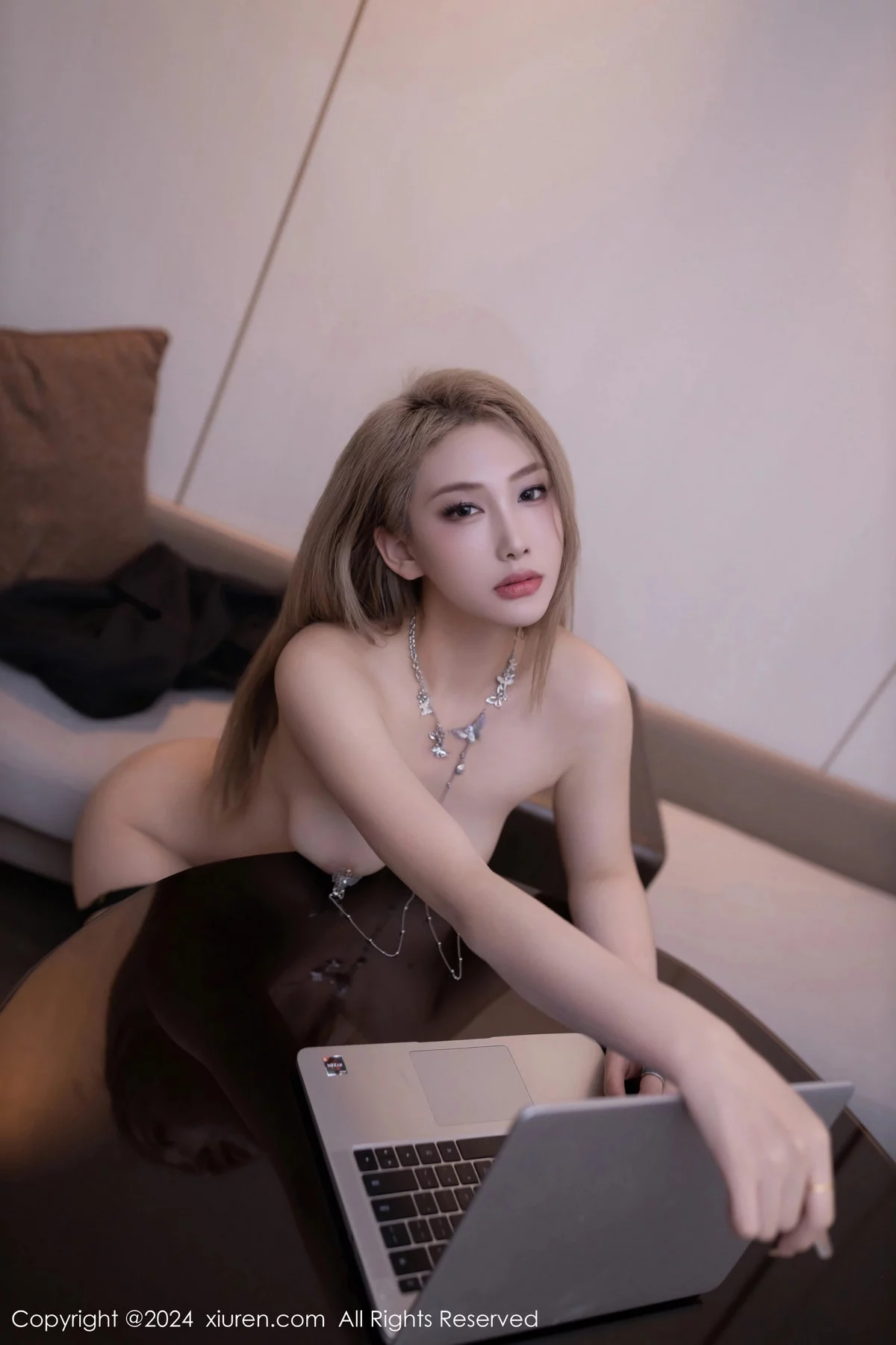 秀人集.com_[XiuRen秀人网]No.7936_模特沈青黛性感深色OL服饰露黑色蕾丝内衣秀惹火身姿诱惑写真83P