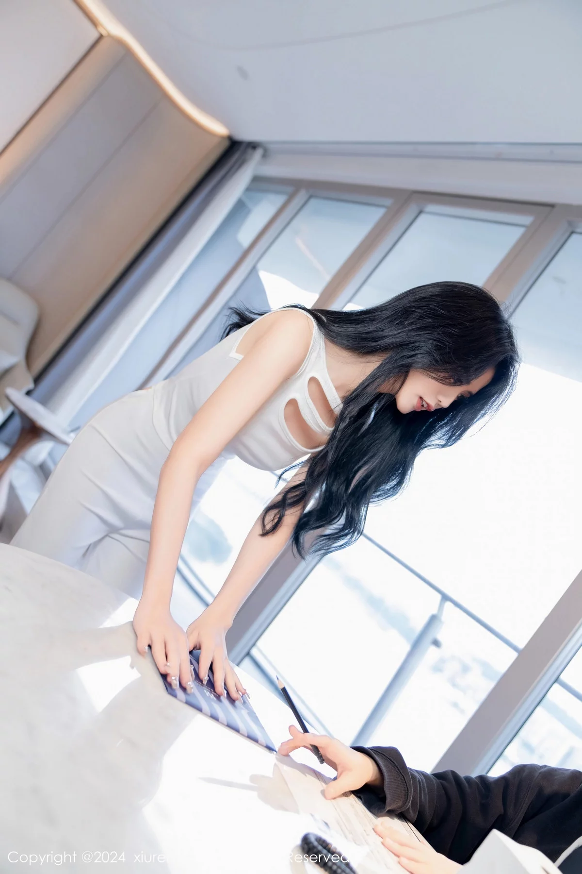 秀人集.com_[XiuRen秀人网]No.7937_模特浅浅Danny性感简约白色套装露白色内衣秀曼妙身姿诱惑写真82P