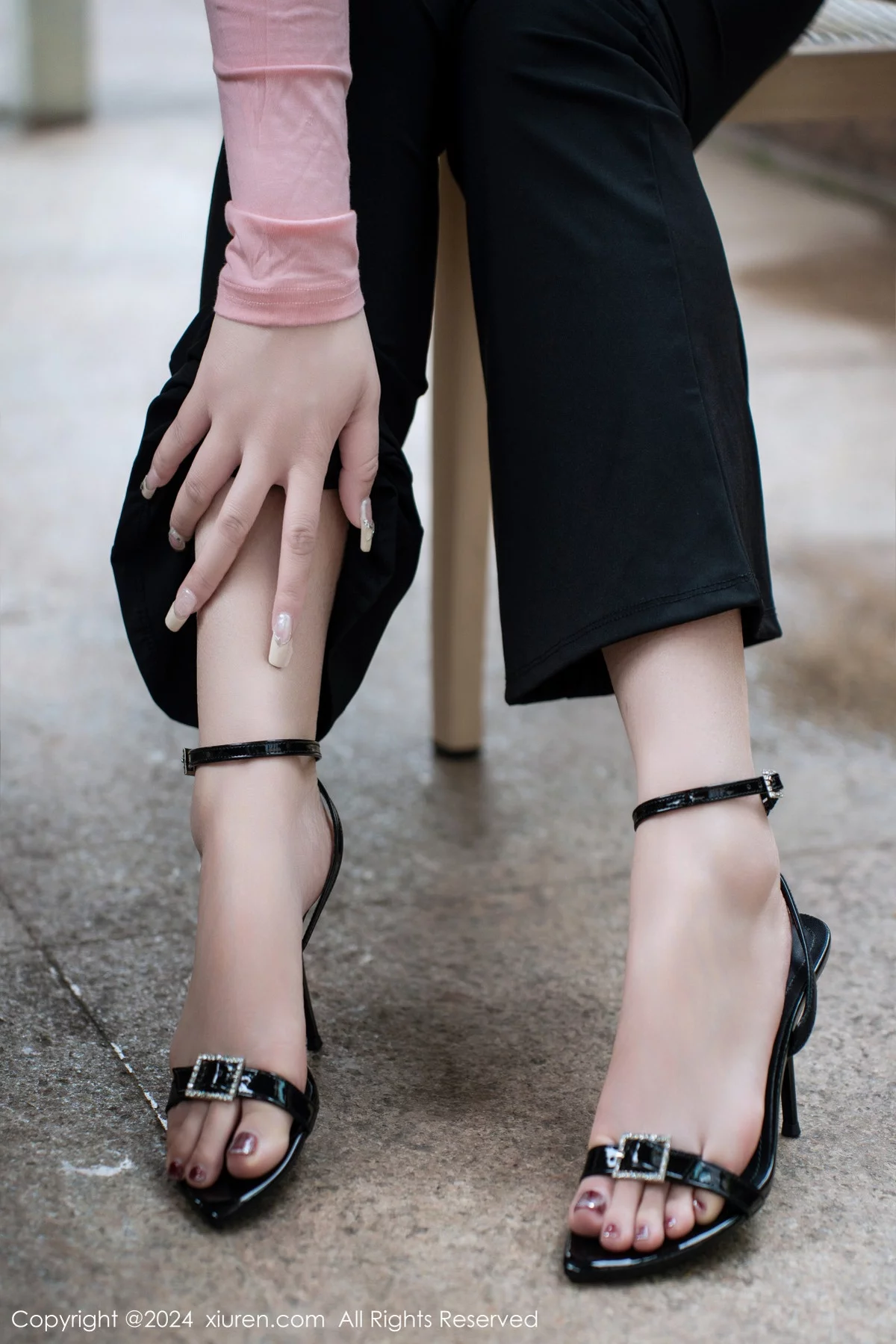 秀人集.com_[XiuRen秀人网]No.7943_模特王婉悠Queen性感粉色上衣配黑长裤秀丰腴惹火身材诱惑写真94P