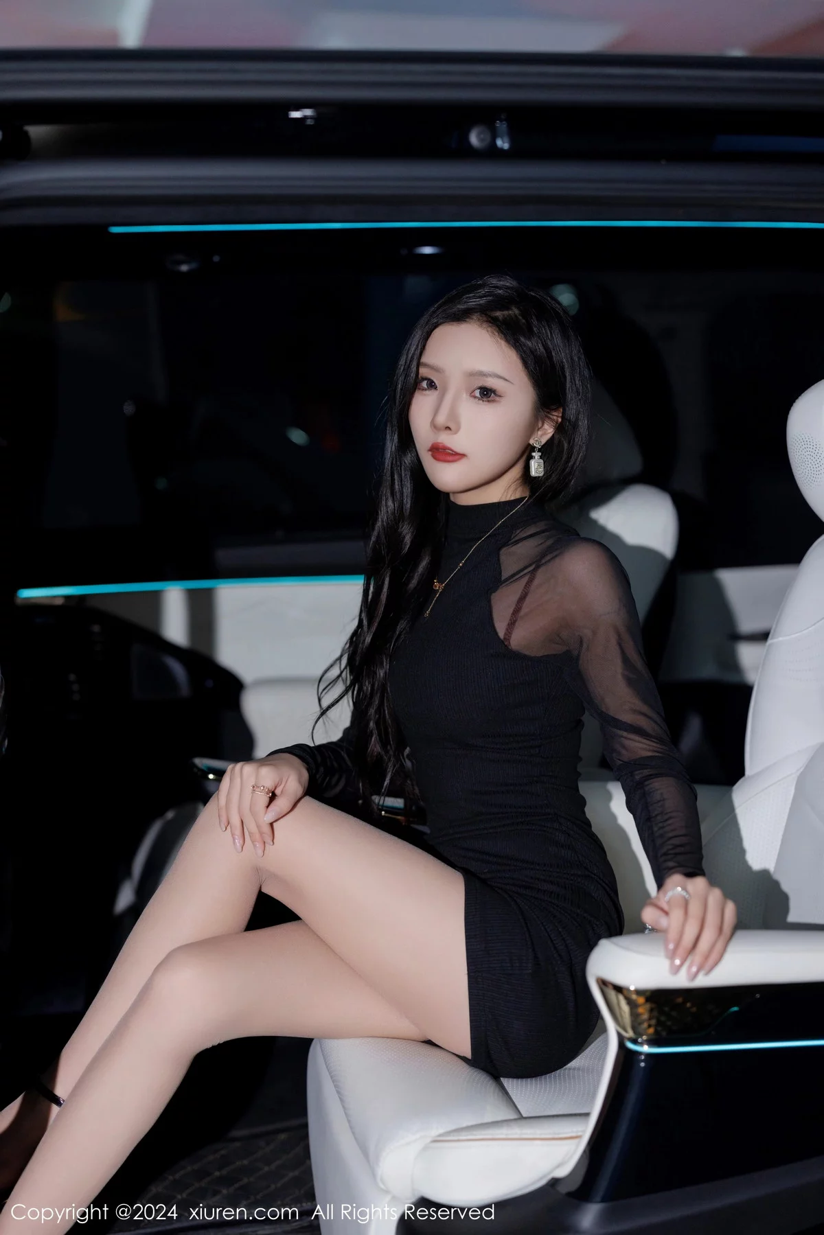 秀人集.com_[XiuRen秀人网]No.7942_模特七七kiko性感黑色连衣短裙露暖色内衣配原色丝袜迷人写真50P