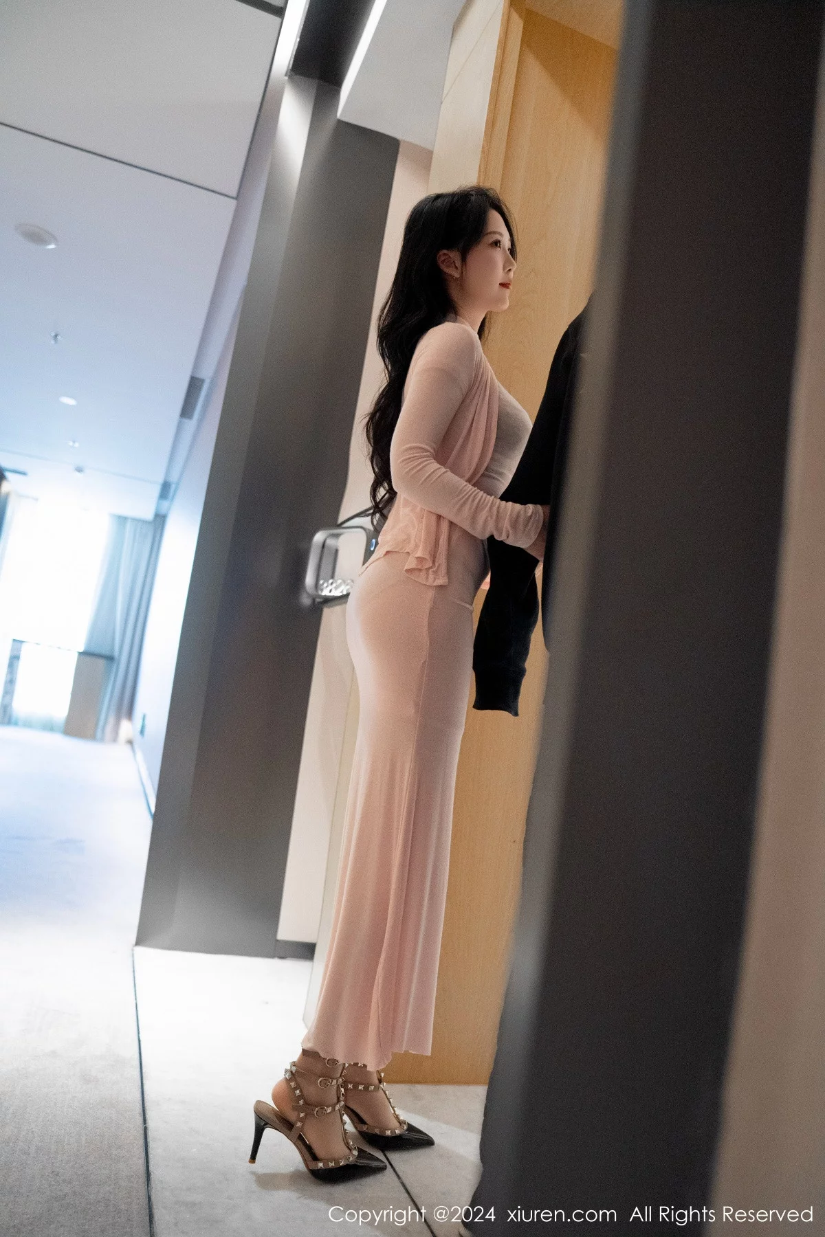 秀人集.com_[XiuRen秀人网]No.7945_模特利世白色轻透上衣露性感黑色蕾丝内衣秀曼妙身姿诱惑写真96P