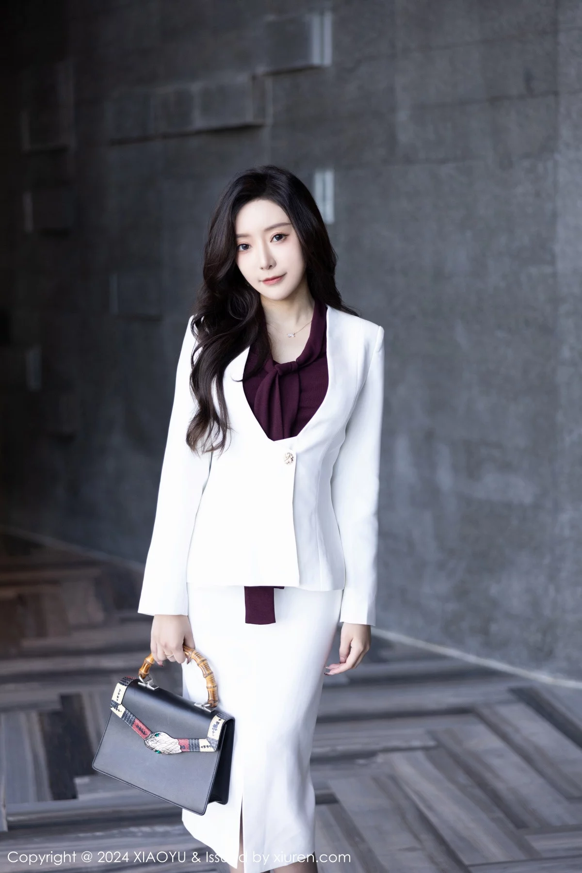 秀人集.com_[XiaoYu画语界]Vol.1183_女神王馨瑶yanni白色OL制服露灰色蕾丝内衣配开档黑丝诱惑写真84P