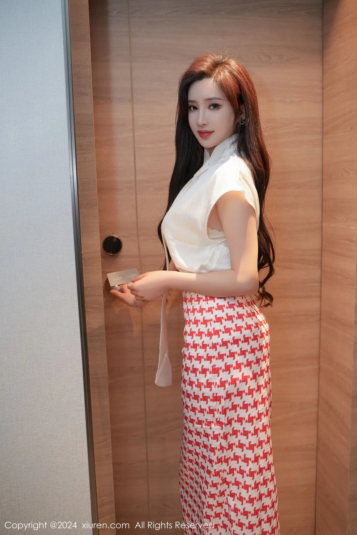 秀人集.com_[XiuRen秀人网]No.7944_女神Carol周妍希性感长裙露淡黄色蕾丝内衣配开档肉丝诱惑写真66P