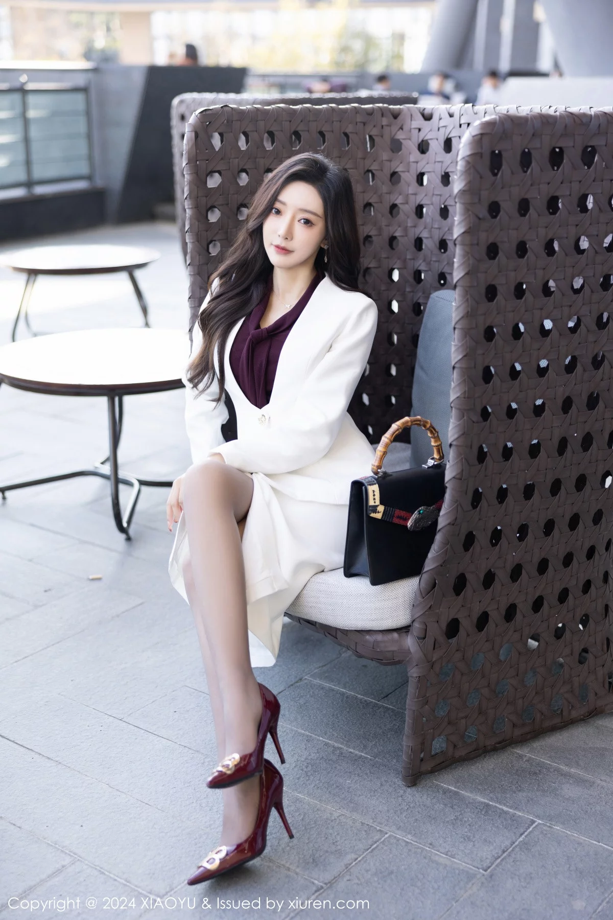 秀人集.com_[XiaoYu画语界]Vol.1183_女神王馨瑶yanni白色OL制服露灰色蕾丝内衣配开档黑丝诱惑写真84P