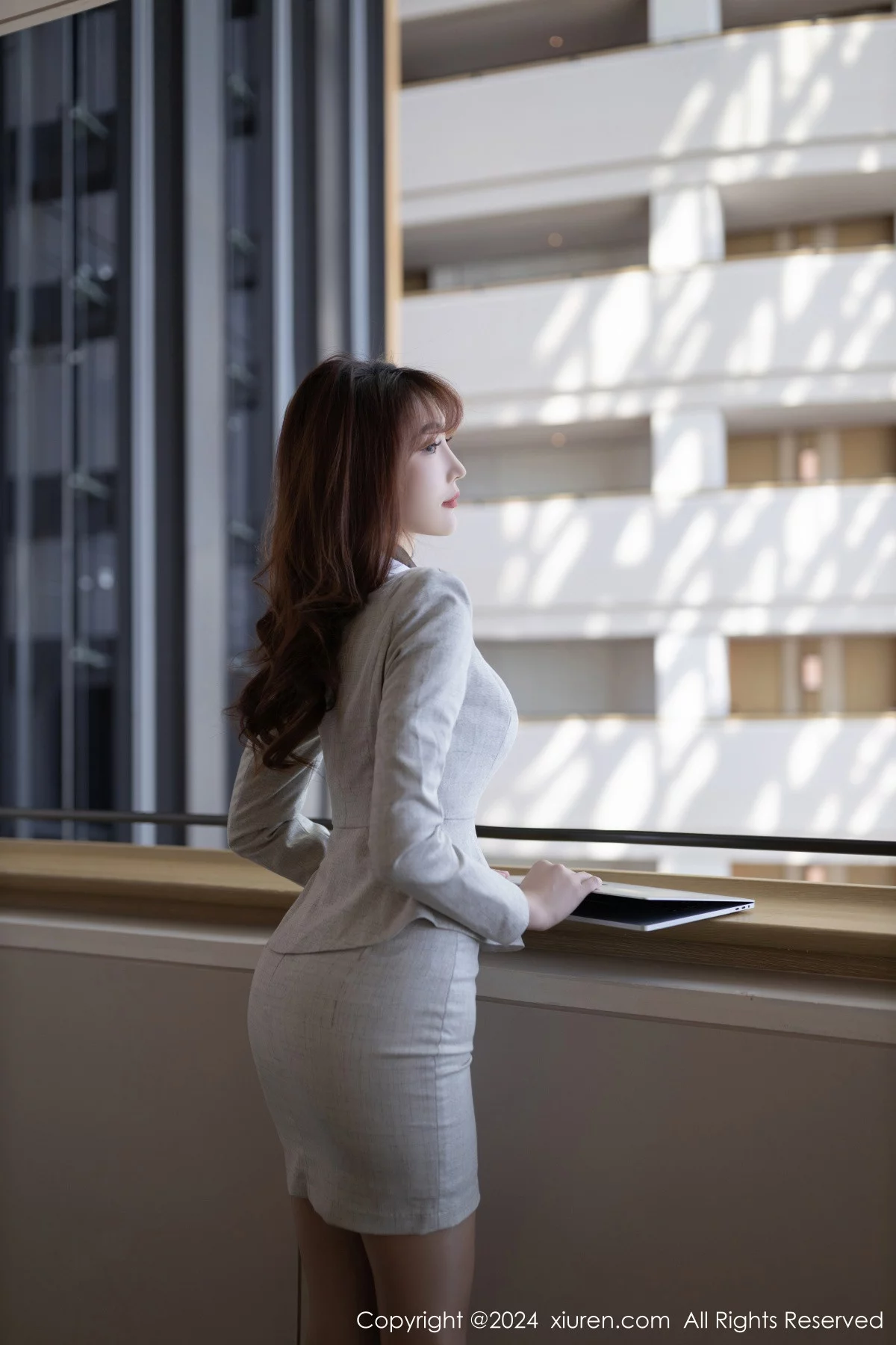 秀人集.com_[XiuRen秀人网]No.7949_模特陆萱萱性感浅灰色OL制服露淡紫色内衣配超薄肉丝诱惑写真80P