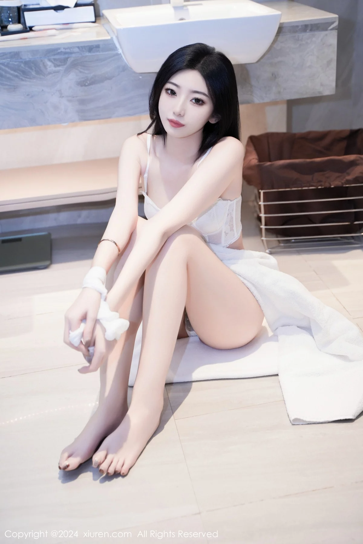 秀人集.com_[XiuRen秀人网]No.7960_模特安琪Yee白色睡袍露性感白色蕾丝情趣内衣秀丰腴身材诱惑写真64P