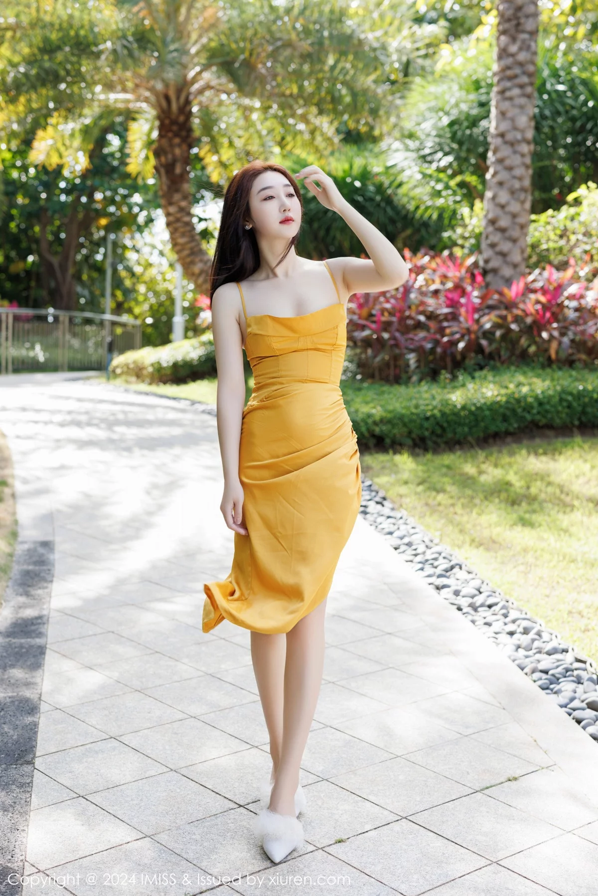 秀人集.com_[IMISS爱蜜社]Vol.764_模特九月生性感黄色吊带长裙+淡灰蕾丝内衣秀完美身材诱惑写真41P