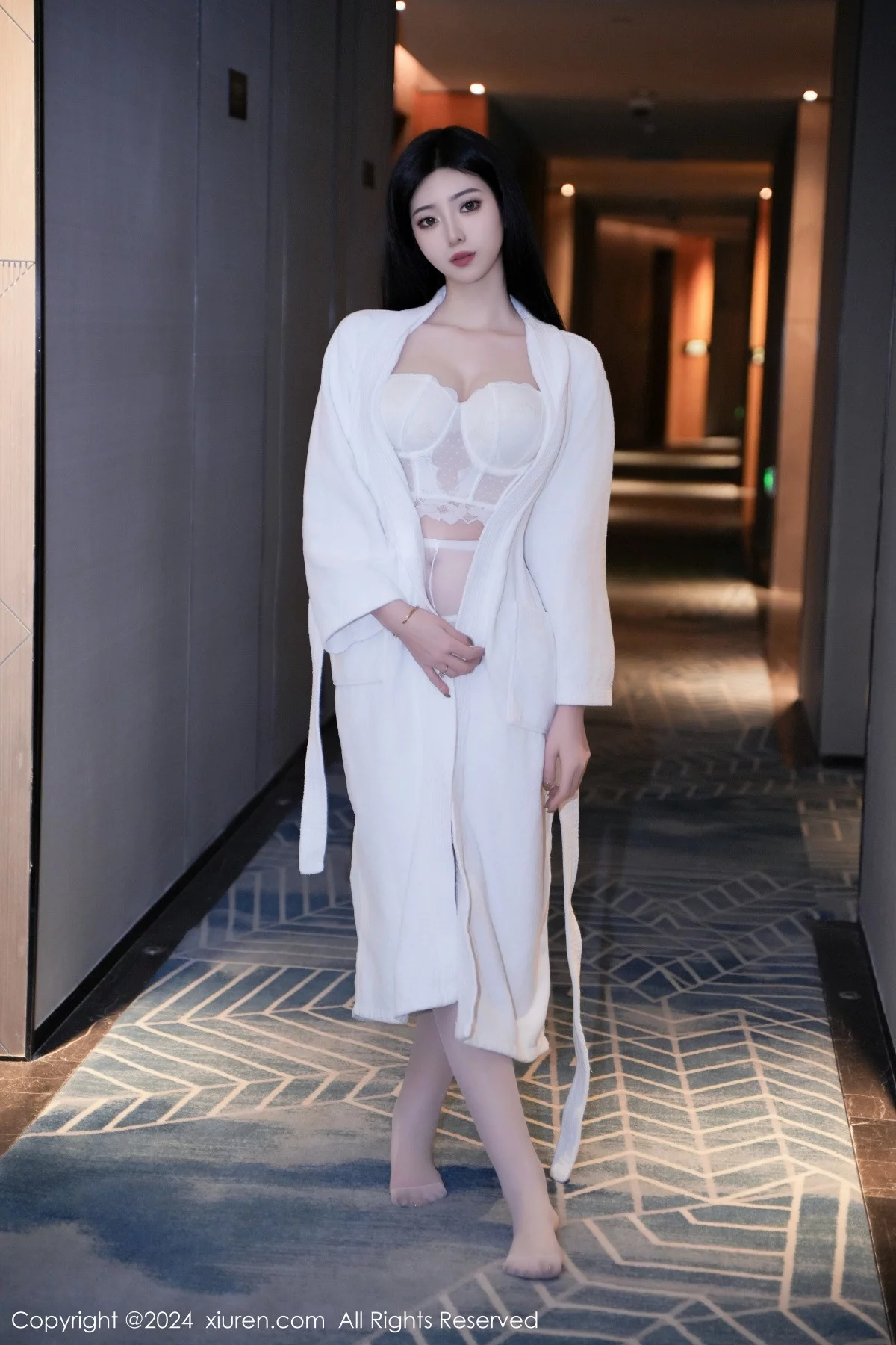 秀人集.com_[XiuRen秀人网]No.7960_模特安琪Yee白色睡袍露性感白色蕾丝情趣内衣秀丰腴身材诱惑写真64P