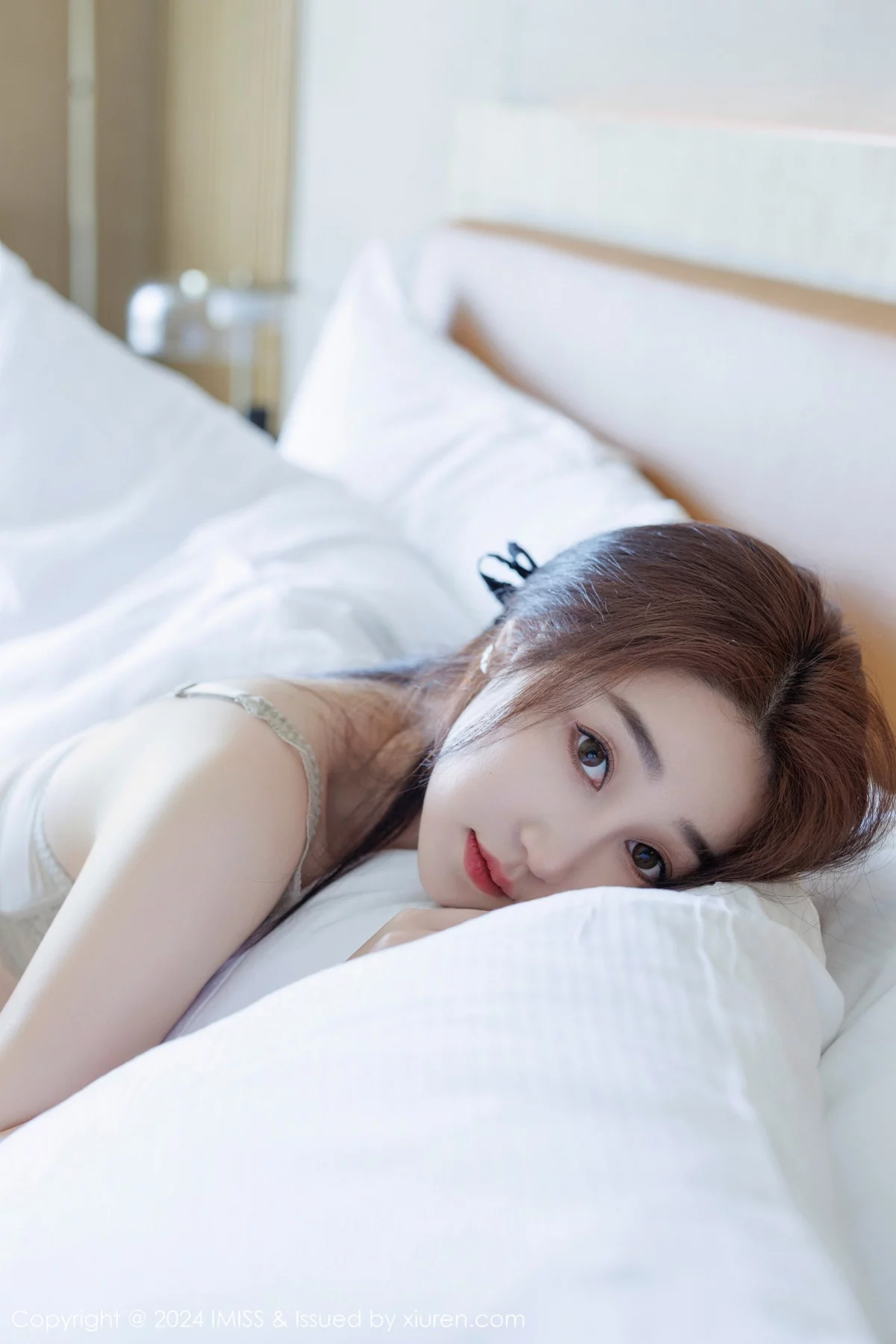 秀人集.com_[IMISS爱蜜社]Vol.764_模特九月生性感黄色吊带长裙+淡灰蕾丝内衣秀完美身材诱惑写真41P