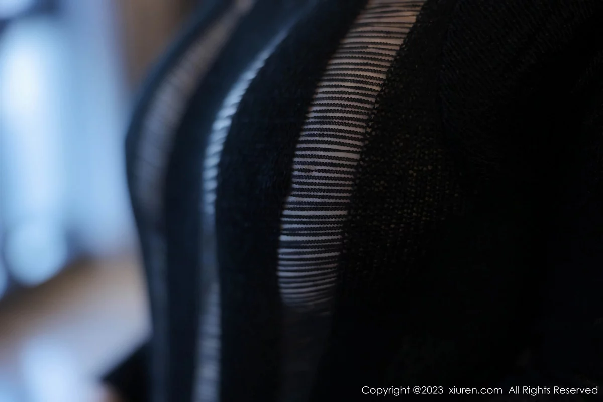 秀人集.com_[XiuRen秀人网]No.7836_模特雨儿baby黑色网纱衣配牛仔裤半脱秀丰腴身材惹火诱惑写真78P