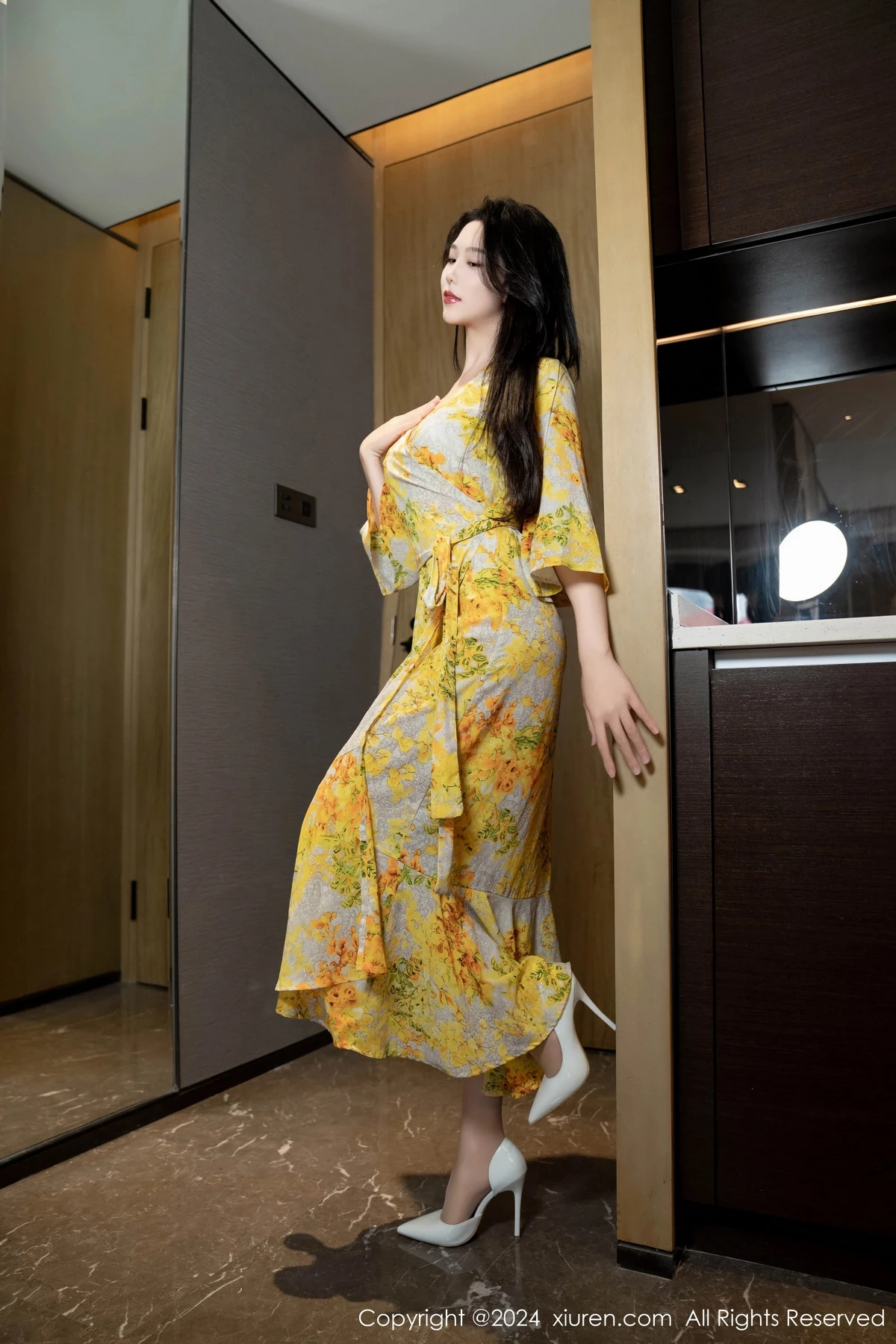 秀人集.com_[XiuRen秀人网]No.7981_模特利世情节拍摄性感黄色连衣裙露白色蕾丝内衣完美诱惑写真99P