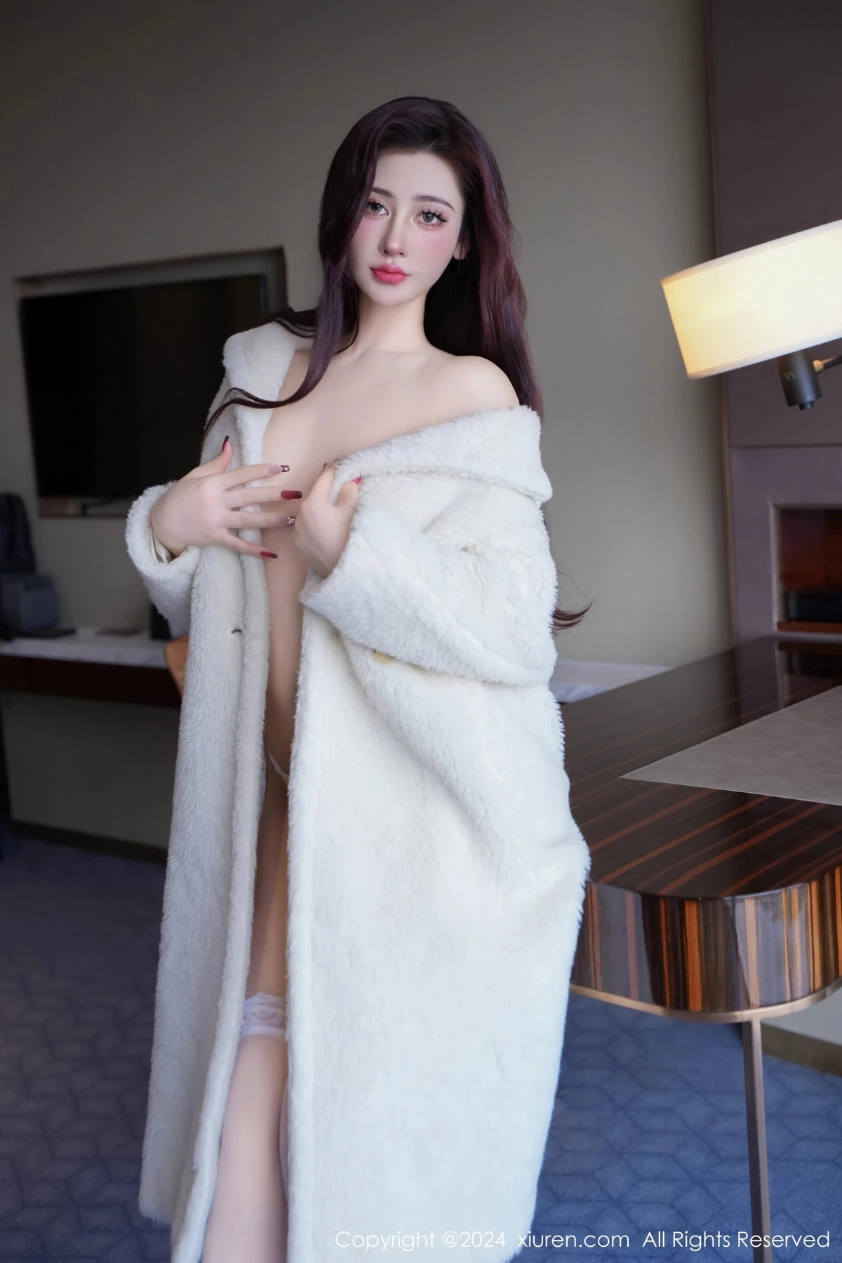 秀人集.com_[XiuRen秀人网]No.7978_新人模特蕾蕾醒了没性感白色蕾丝情趣服饰配白丝吊袜诱惑写真75P