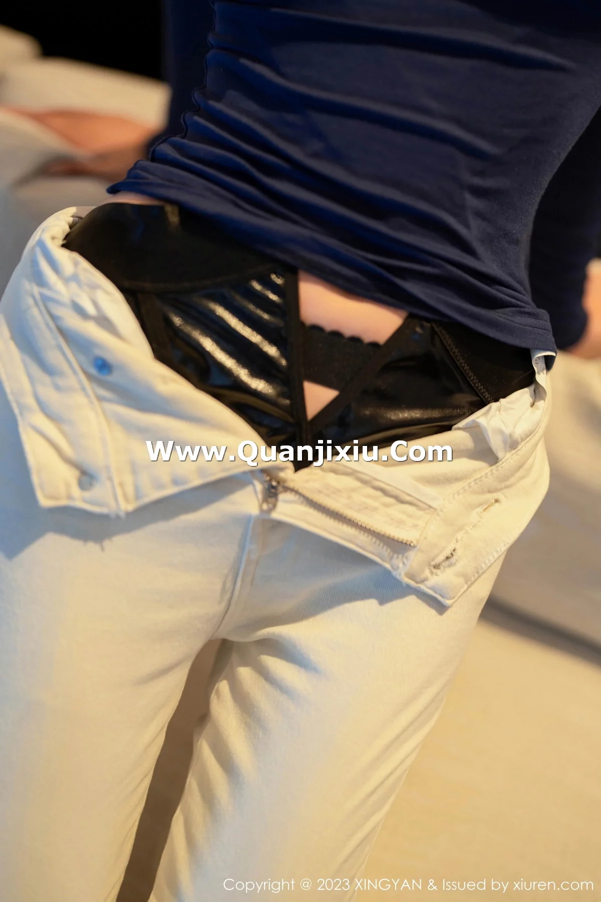 秀人集.com_[XINGYAN星颜社]VOL.223_女神Emily尹菲蓝色上衣配牛仔裤露性感黑色情趣服撩人诱惑写真86P