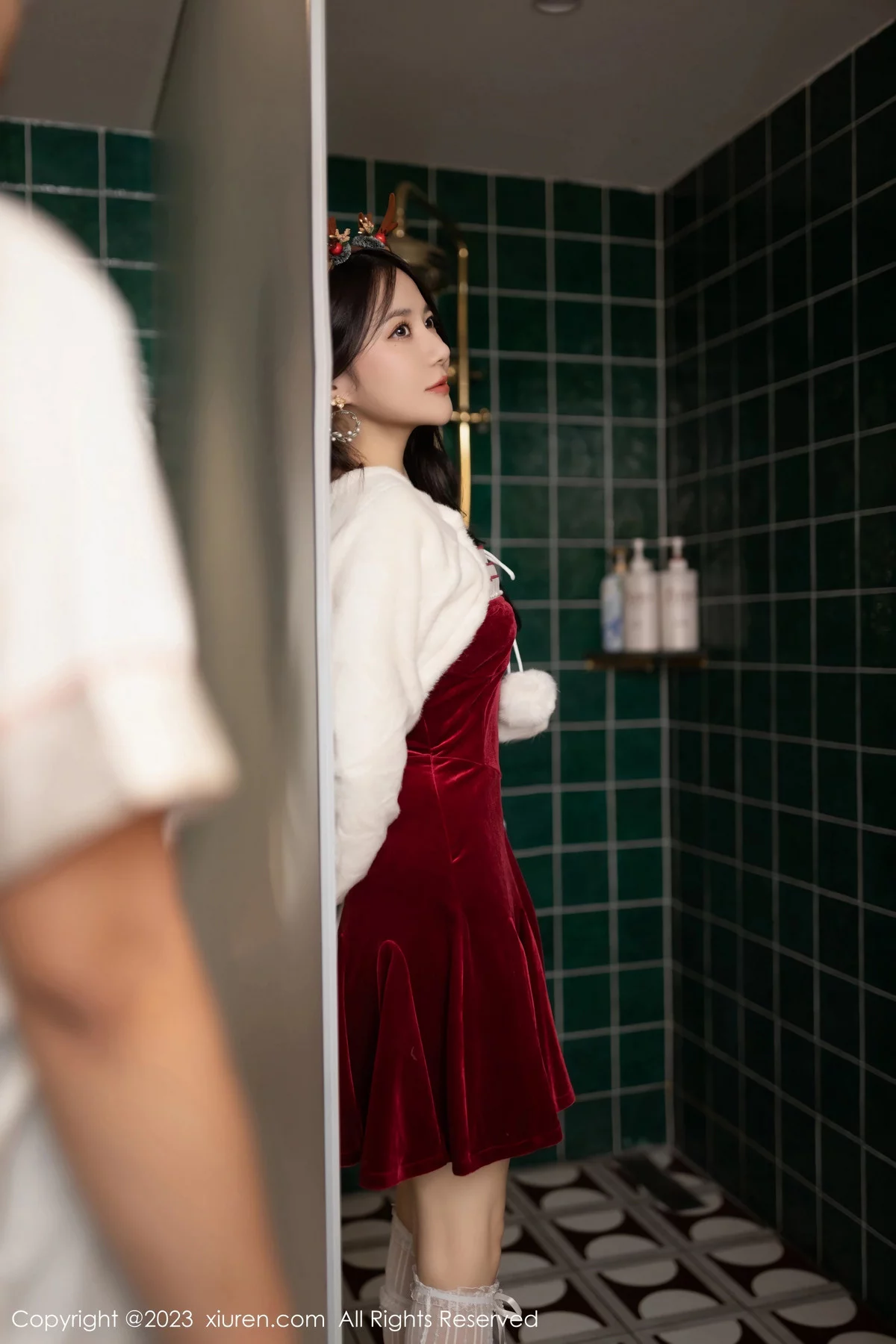 秀人集.com_[XiuRen秀人网]No.7854_模特鱼子酱Fish圣诞主题脱红色短裙露白色轻透内衣撩人诱惑写真81P