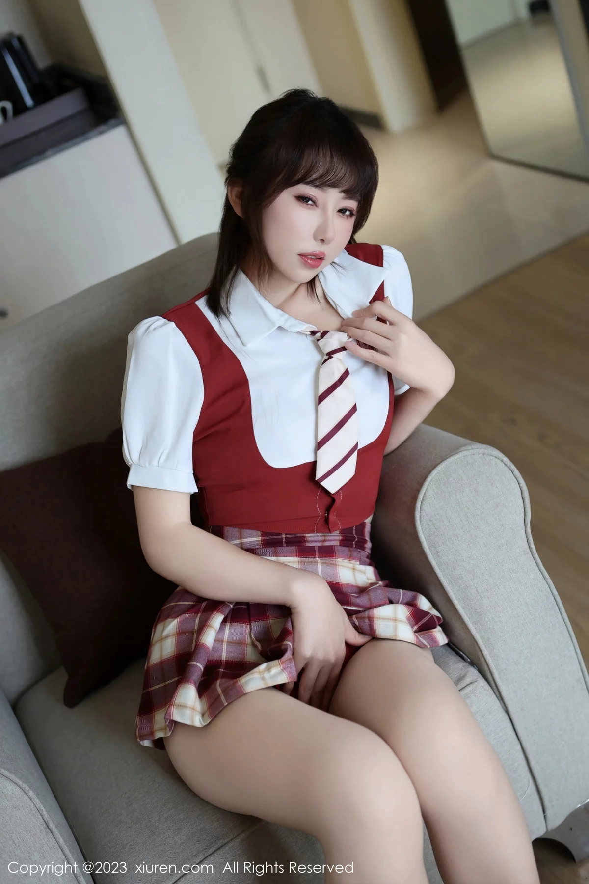 秀人集.com_[XiuRen秀人网]No.7851_模特金tiao性感学妹制服露红色轻透内衣配肉丝袜秀美腿诱惑写真77P