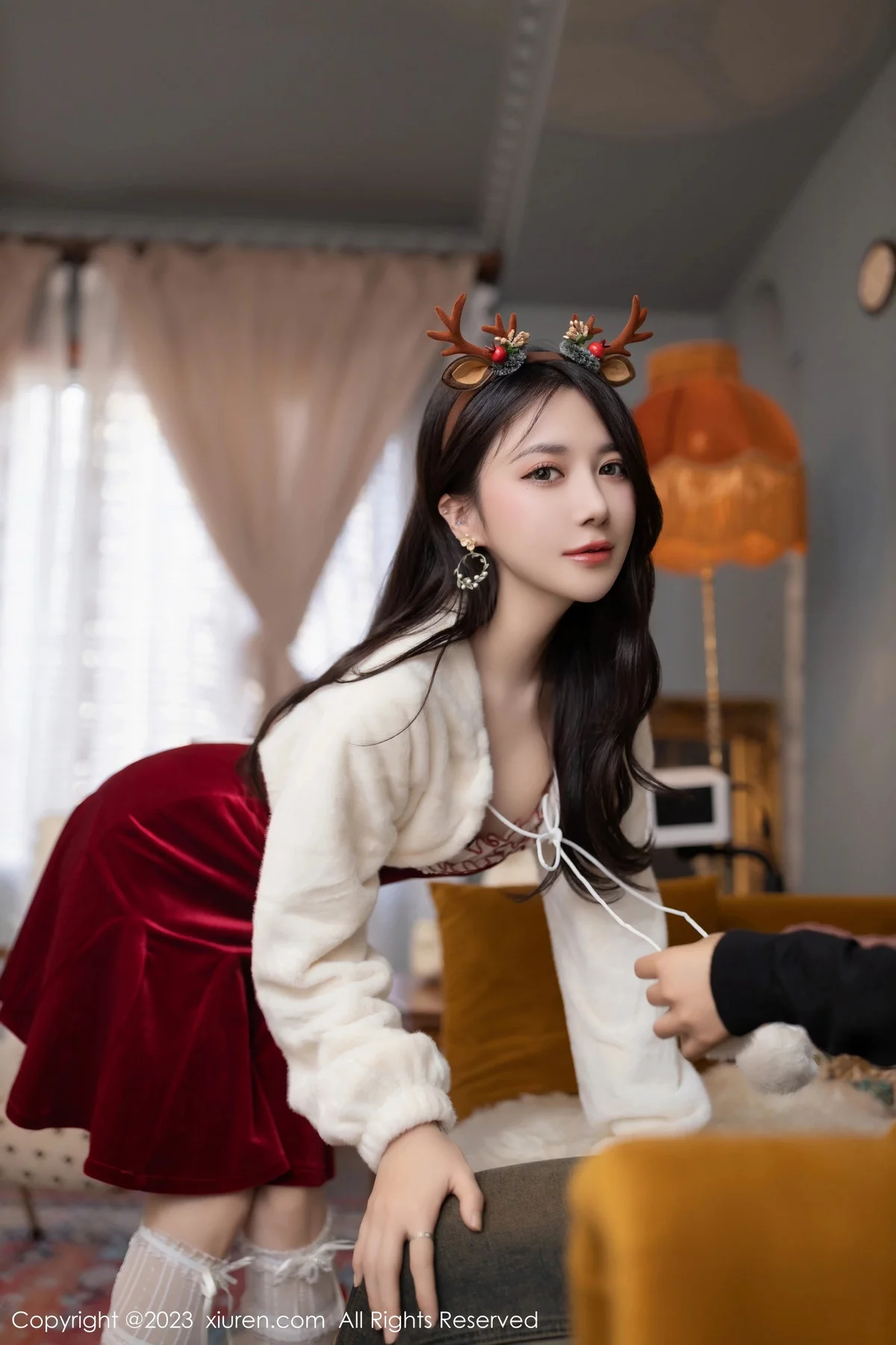 秀人集.com_[XiuRen秀人网]No.7854_模特鱼子酱Fish圣诞主题脱红色短裙露白色轻透内衣撩人诱惑写真81P