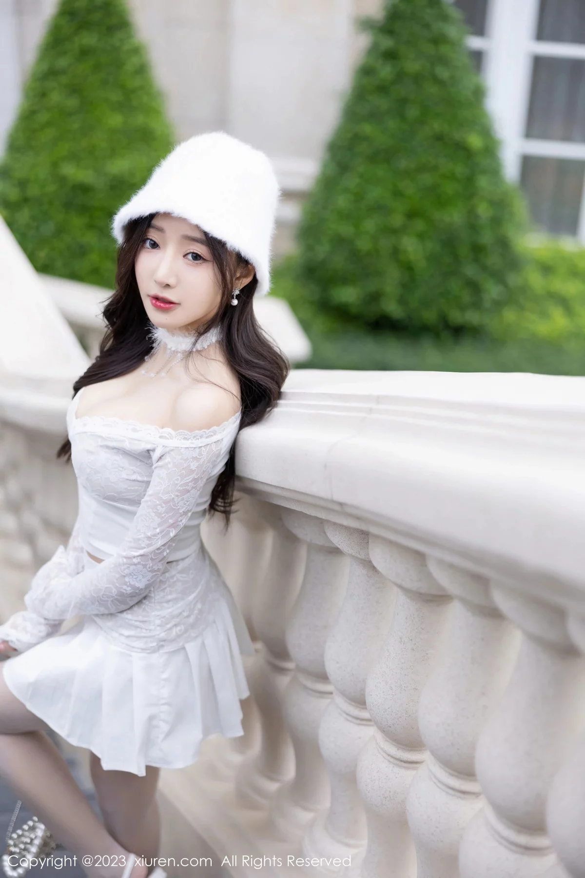 秀人集.com_[XiuRen秀人网]No.7863_女神王馨瑶yanni红色圣诞服饰+白色短裙套装秀完美身材诱惑写真91P