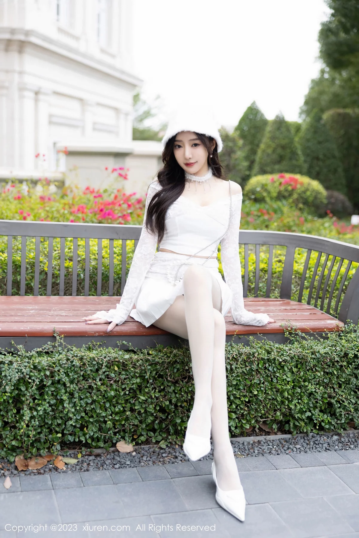 秀人集.com_[XiuRen秀人网]No.7863_女神王馨瑶yanni红色圣诞服饰+白色短裙套装秀完美身材诱惑写真91P