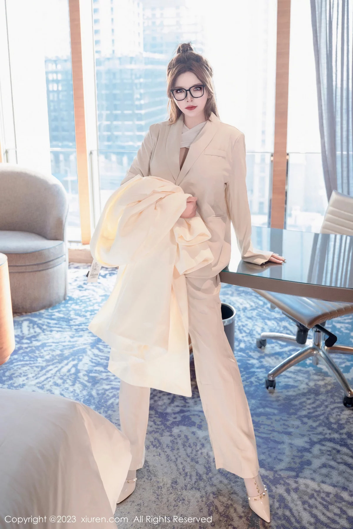 秀人集.com_[XiuRen秀人网]No.7865_模特伊丽莎有点白性感灰色薄纱情趣服露豪乳遮点极致诱惑写真64P