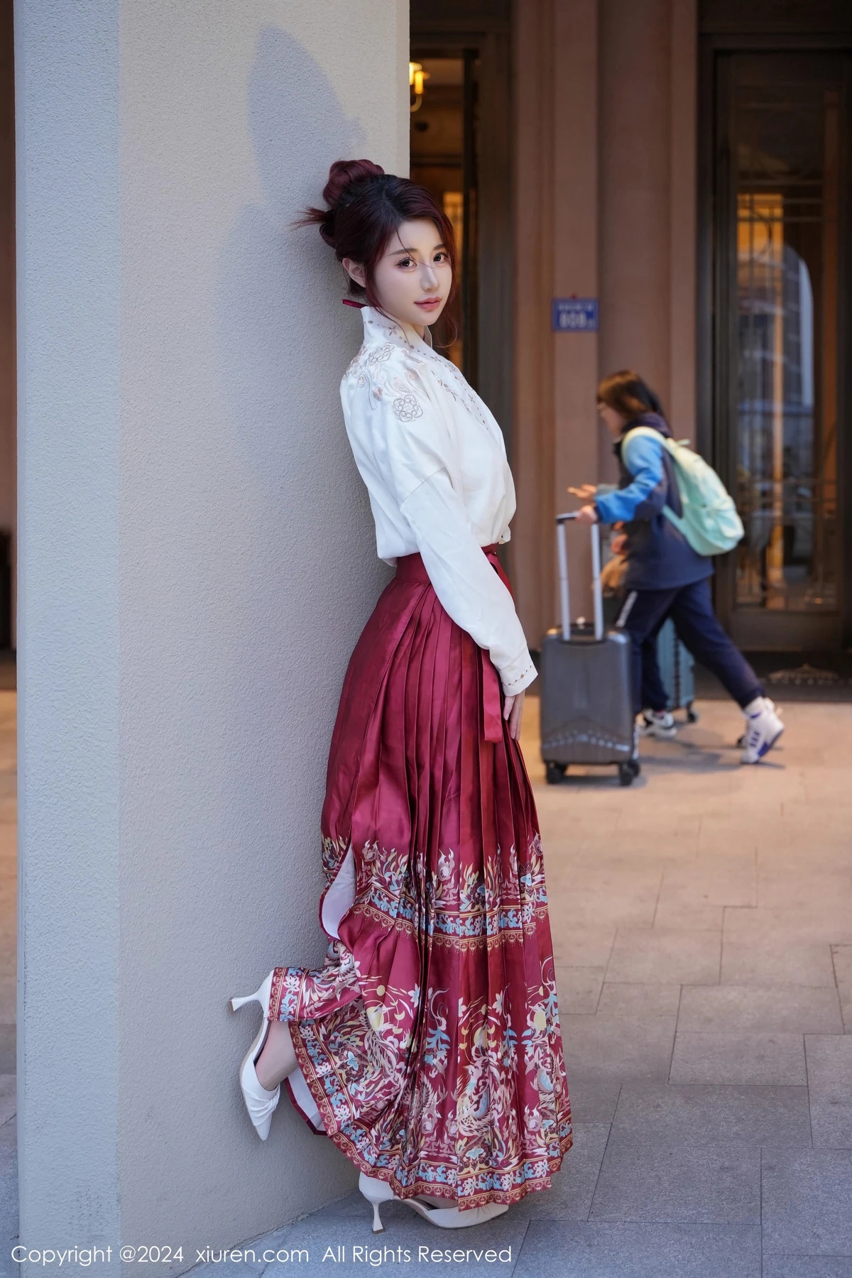 秀人集.com_[XiuRen秀人网]No.7985_模特美七Mia性感红色轻透古装服配黑丝吊袜秀惹火身材诱惑写真70P