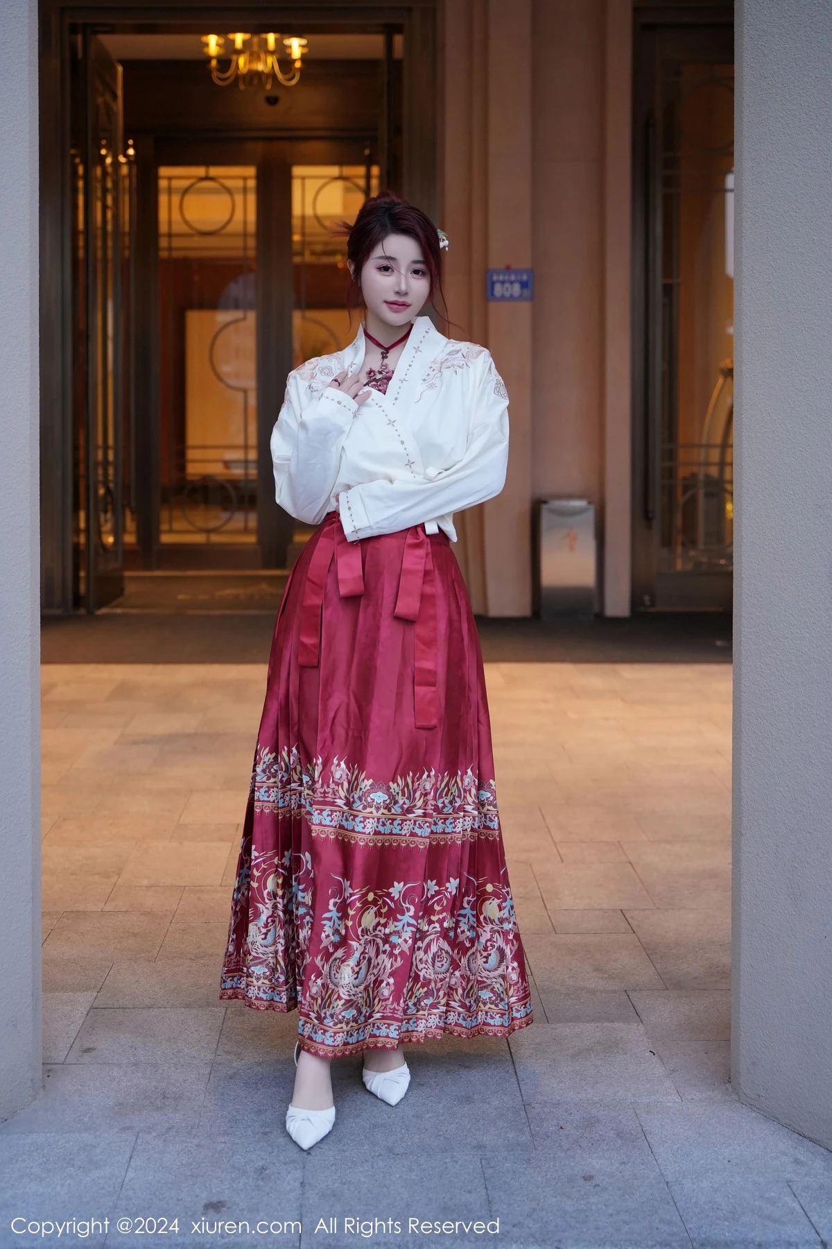 秀人集.com_[XiuRen秀人网]No.7985_模特美七Mia性感红色轻透古装服配黑丝吊袜秀惹火身材诱惑写真70P