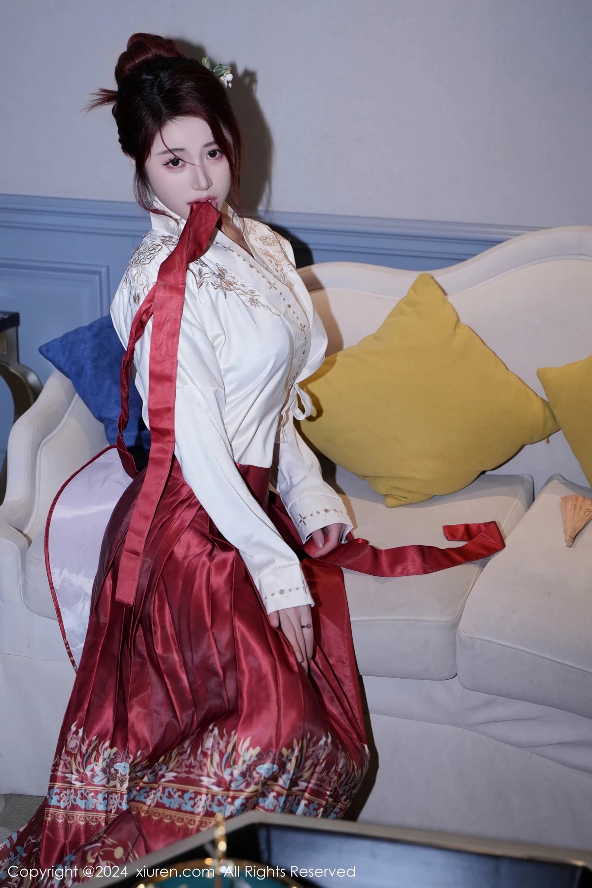 秀人集.com_[XiuRen秀人网]No.7985_模特美七Mia性感红色轻透古装服配黑丝吊袜秀惹火身材诱惑写真70P