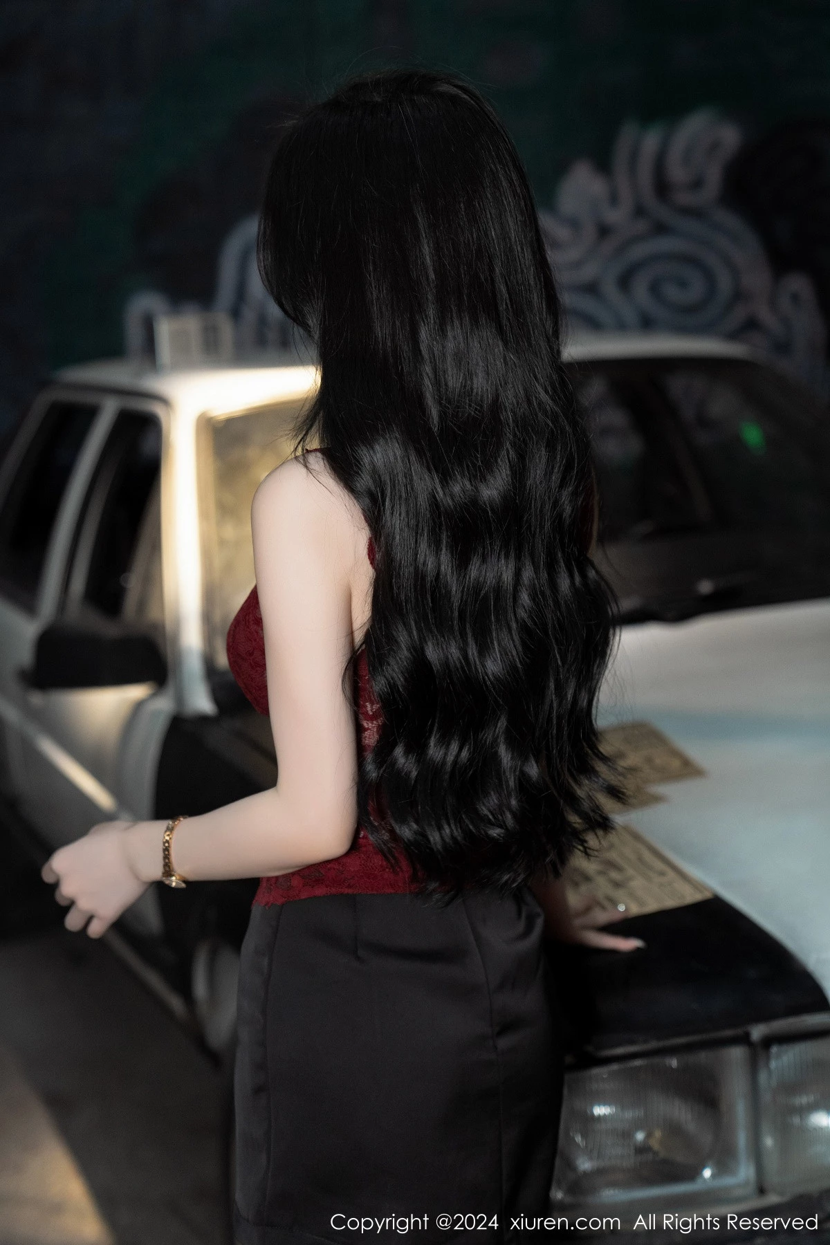 秀人集.com_[XiuRen秀人网]No.7993_女神周于希Sally红色上衣配黑短裙露闪亮开档黑丝撩人诱惑写真83P