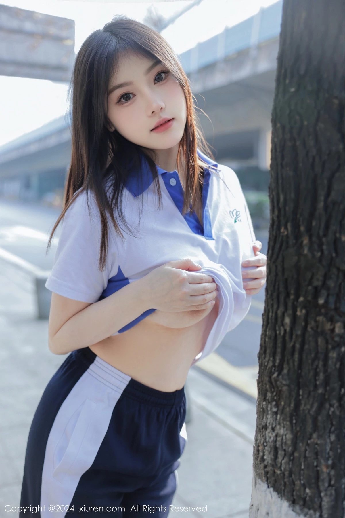 秀人集.com_[XiuRen秀人网]No.7994_模特豆瓣酱公交车场景学妹制服露开档黑丝秀丰腴身材诱惑写真84P