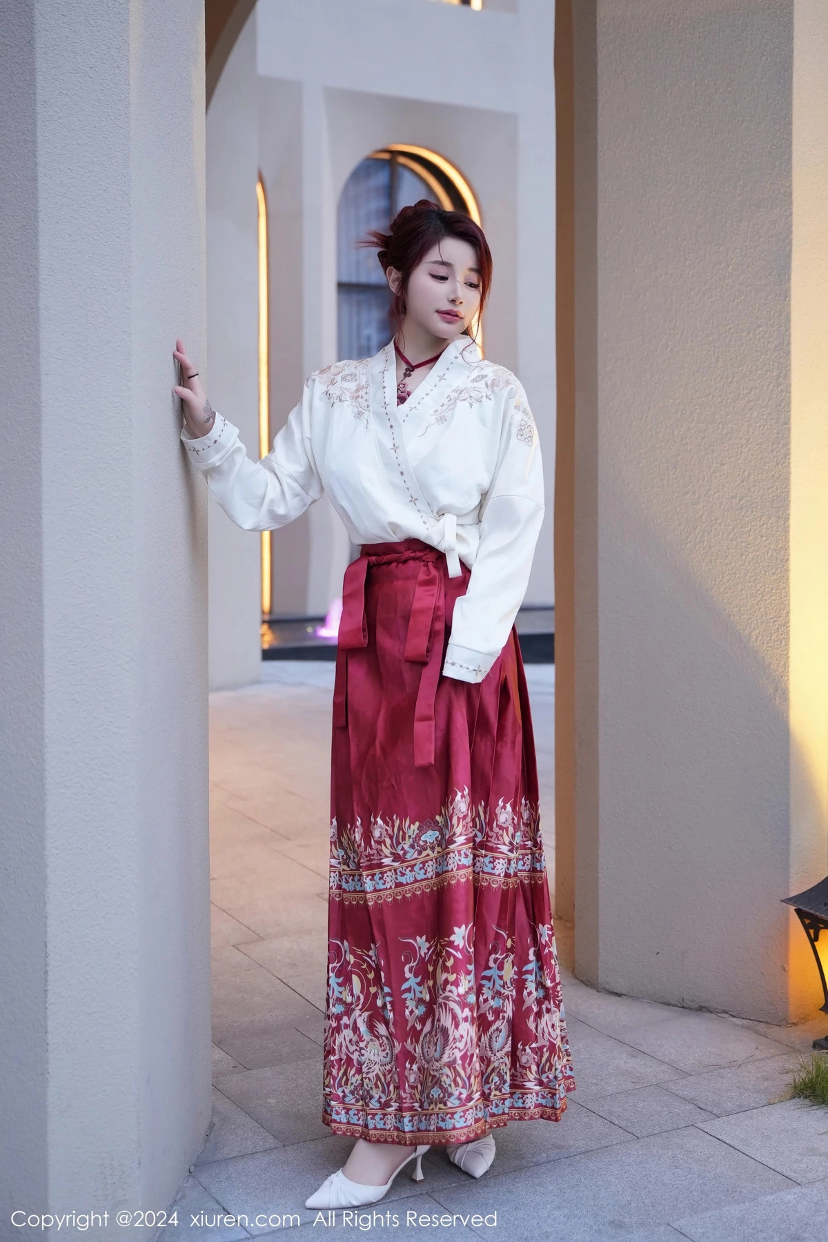 秀人集.com_[XiuRen秀人网]No.7985_模特美七Mia性感红色轻透古装服配黑丝吊袜秀惹火身材诱惑写真70P