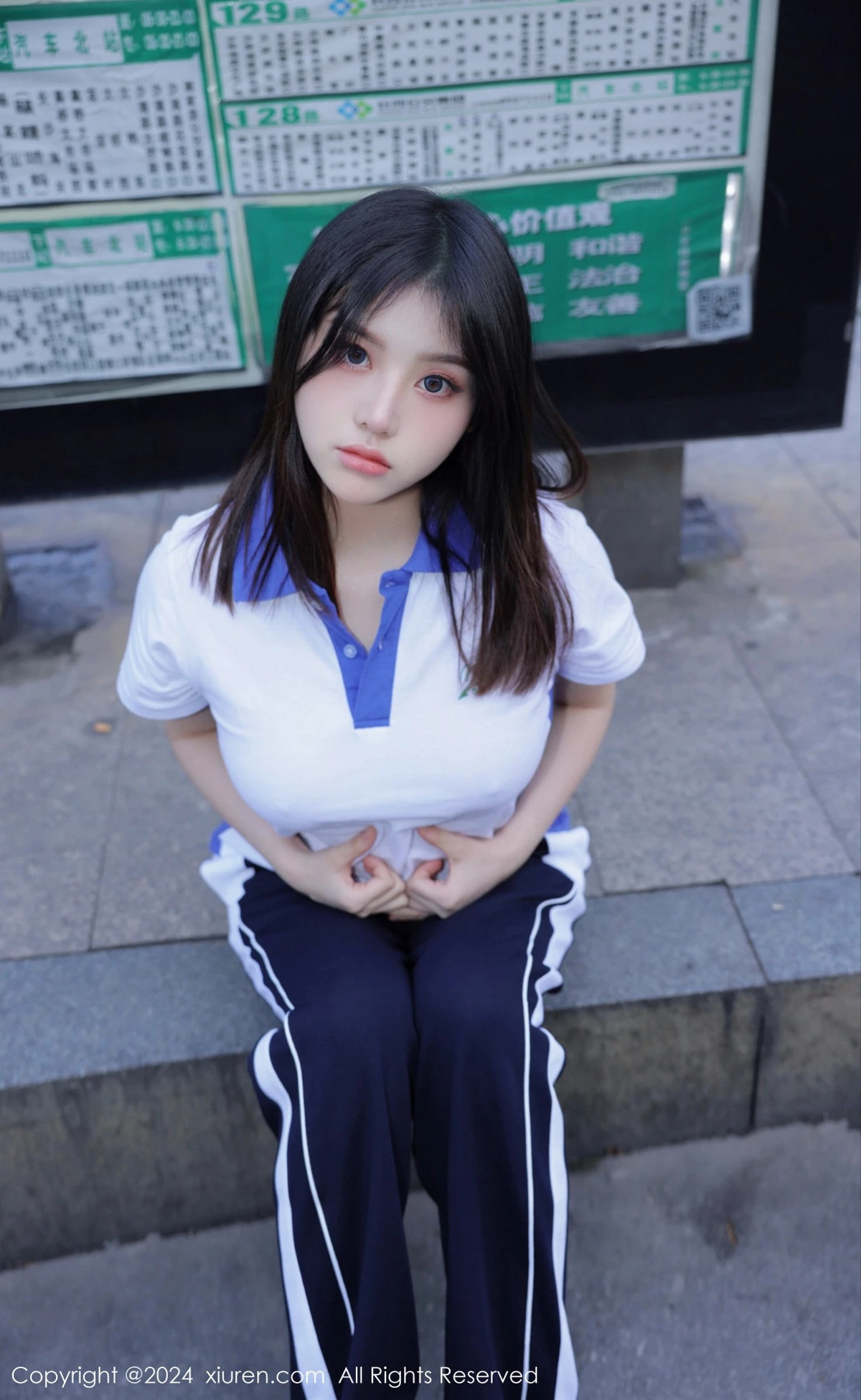 秀人集.com_[XiuRen秀人网]No.7994_模特豆瓣酱公交车场景学妹制服露开档黑丝秀丰腴身材诱惑写真84P