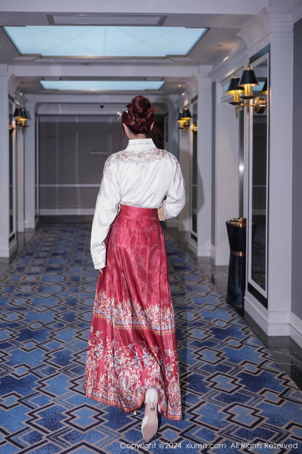 秀人集.com_[XiuRen秀人网]No.7985_模特美七Mia性感红色轻透古装服配黑丝吊袜秀惹火身材诱惑写真70P