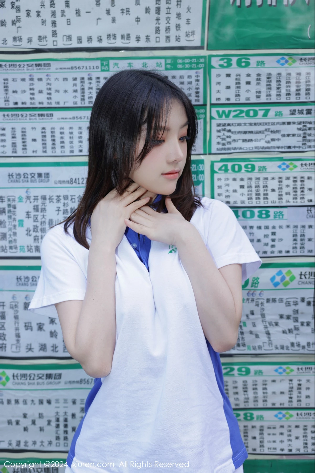 秀人集.com_[XiuRen秀人网]No.7994_模特豆瓣酱公交车场景学妹制服露开档黑丝秀丰腴身材诱惑写真84P