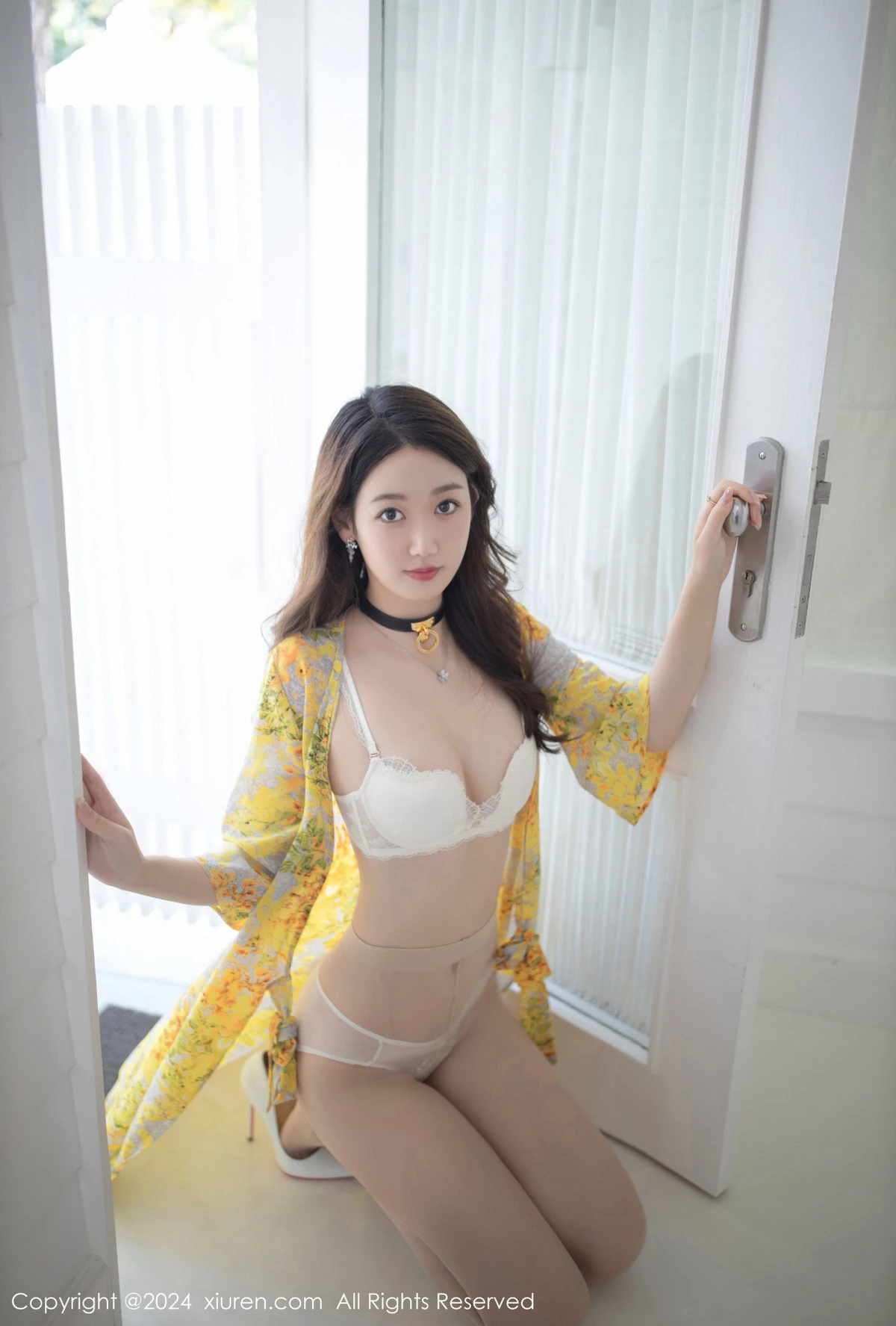 秀人集.com_[XiuRen秀人网]No.8001_模特唐安琪性感黄色长裙露白色蕾丝内衣配原色丝袜迷人诱惑写真80P